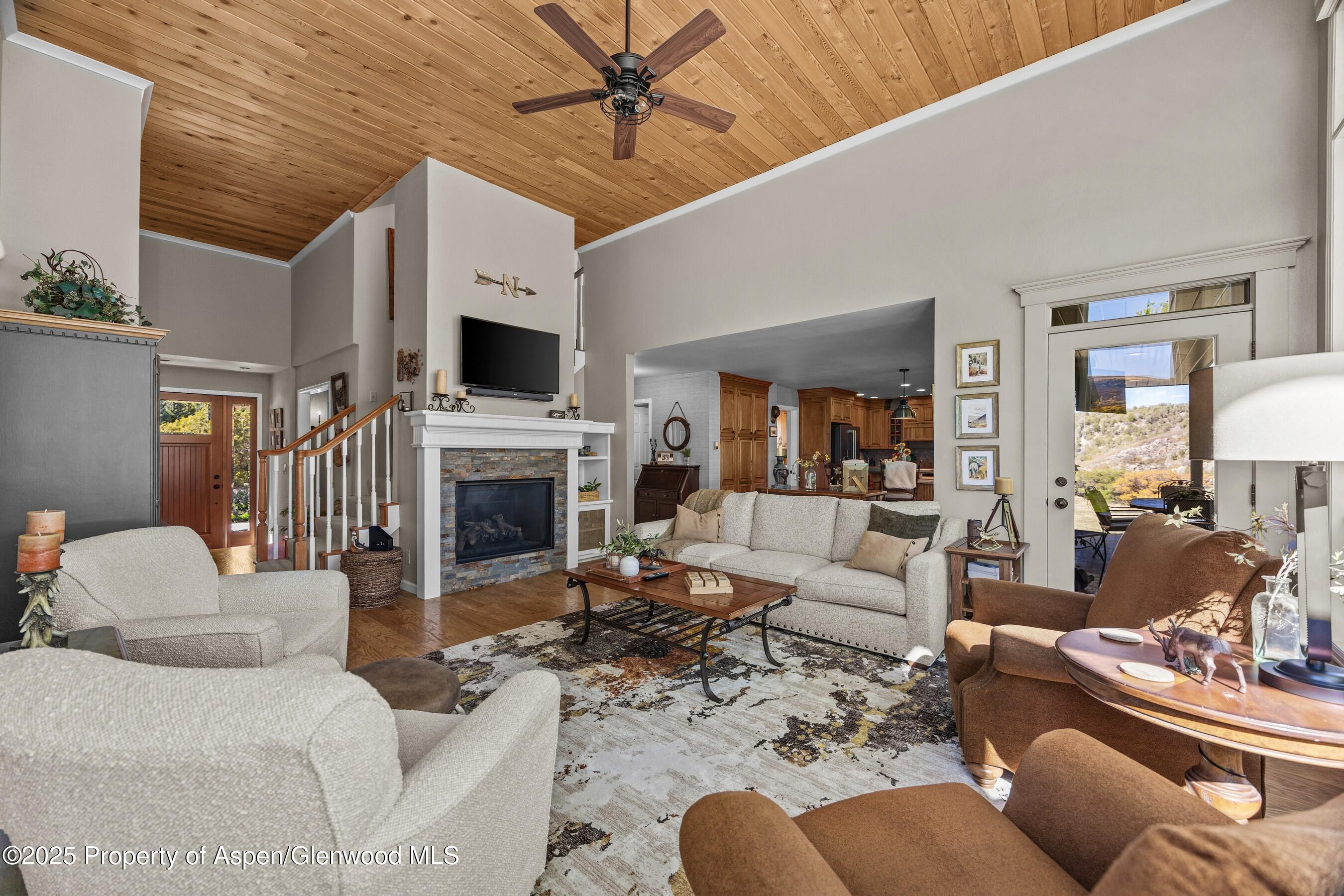 264 S Oak Way Property Photo 7
