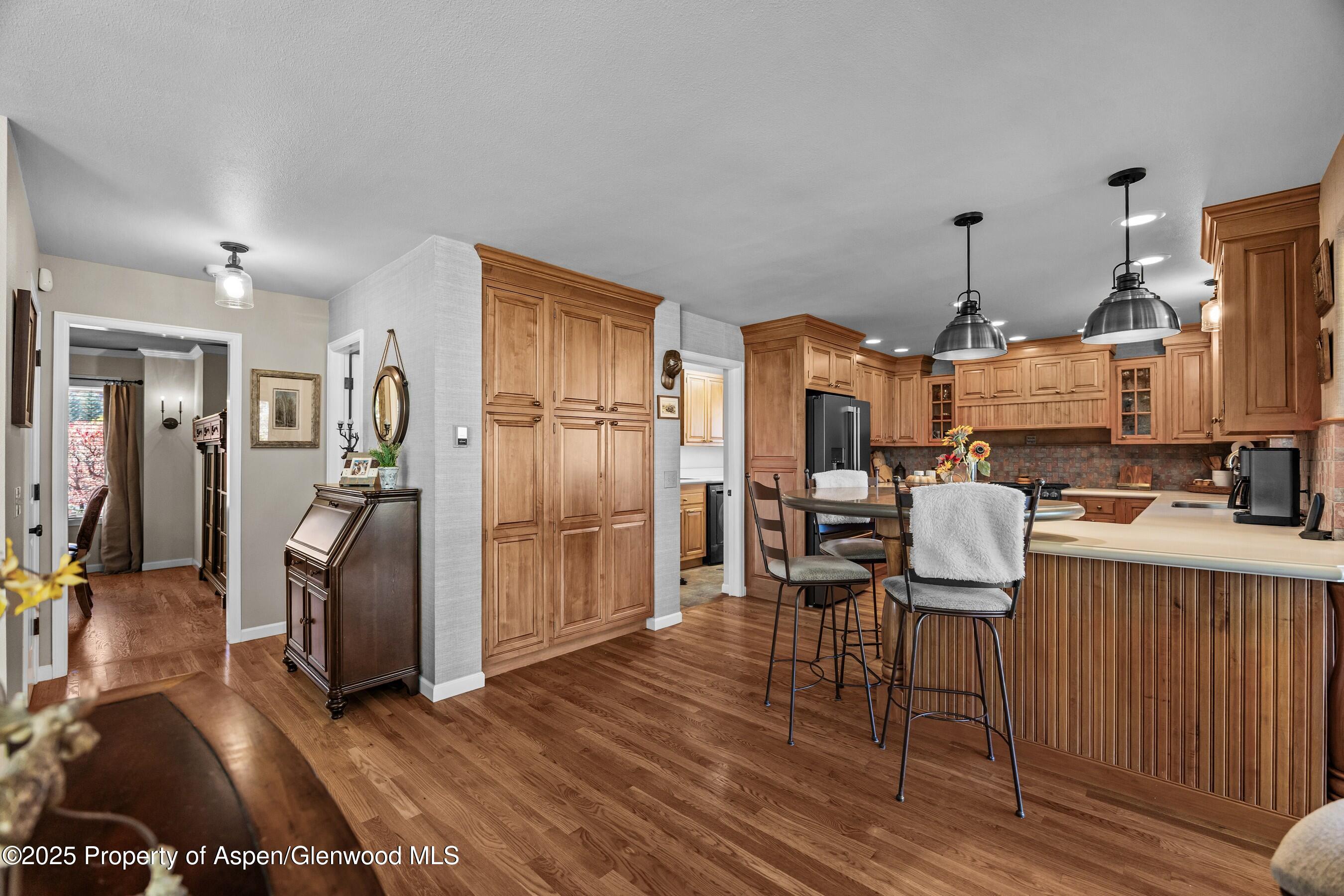 264 S Oak Way Property Photo 9