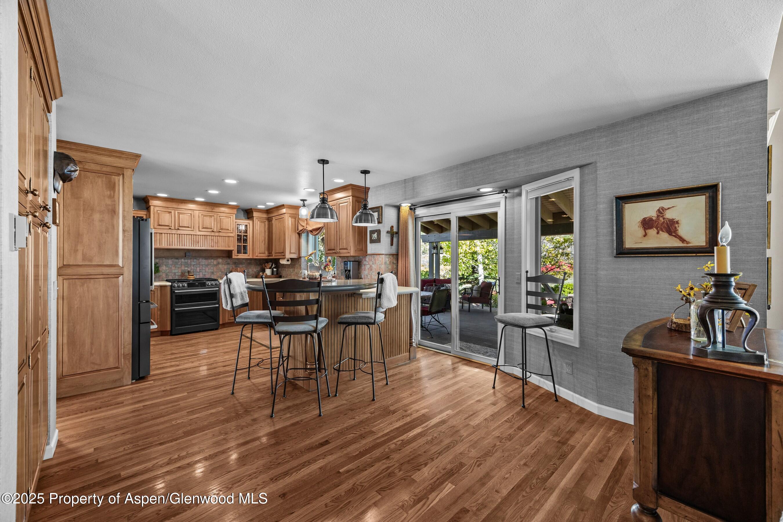 264 S Oak Way Property Photo 10