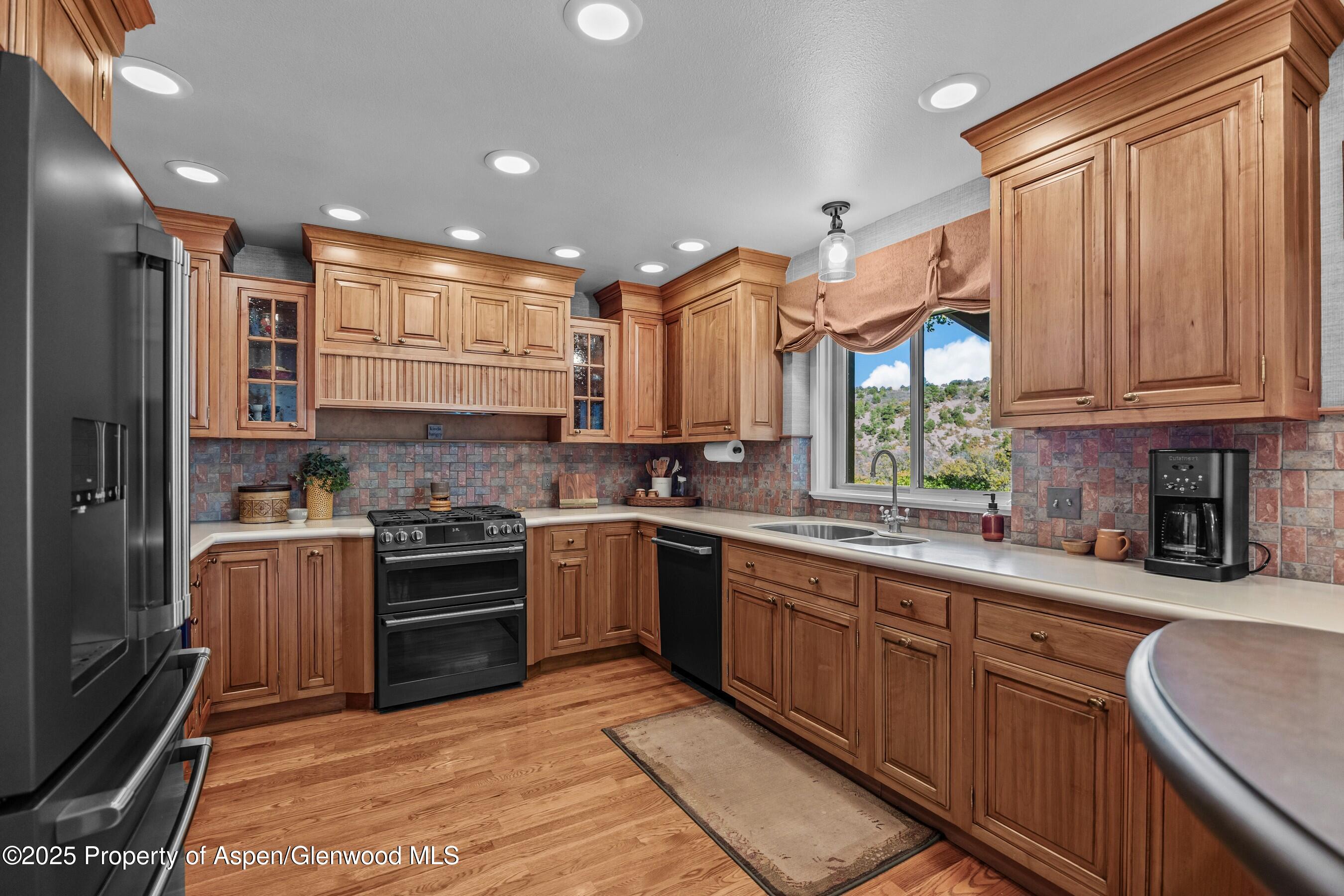 264 S Oak Way Property Photo 12