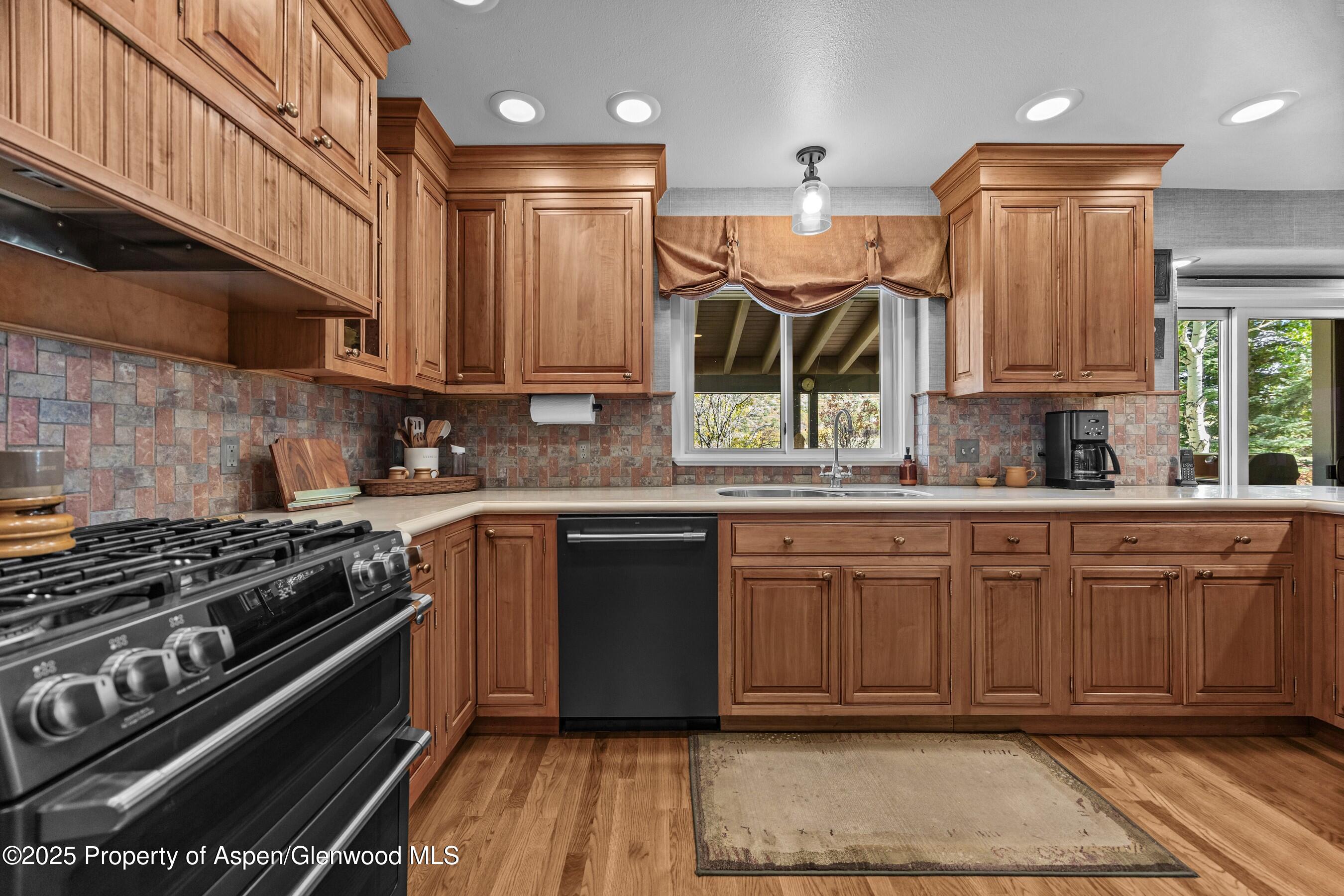 264 S Oak Way Property Photo 13