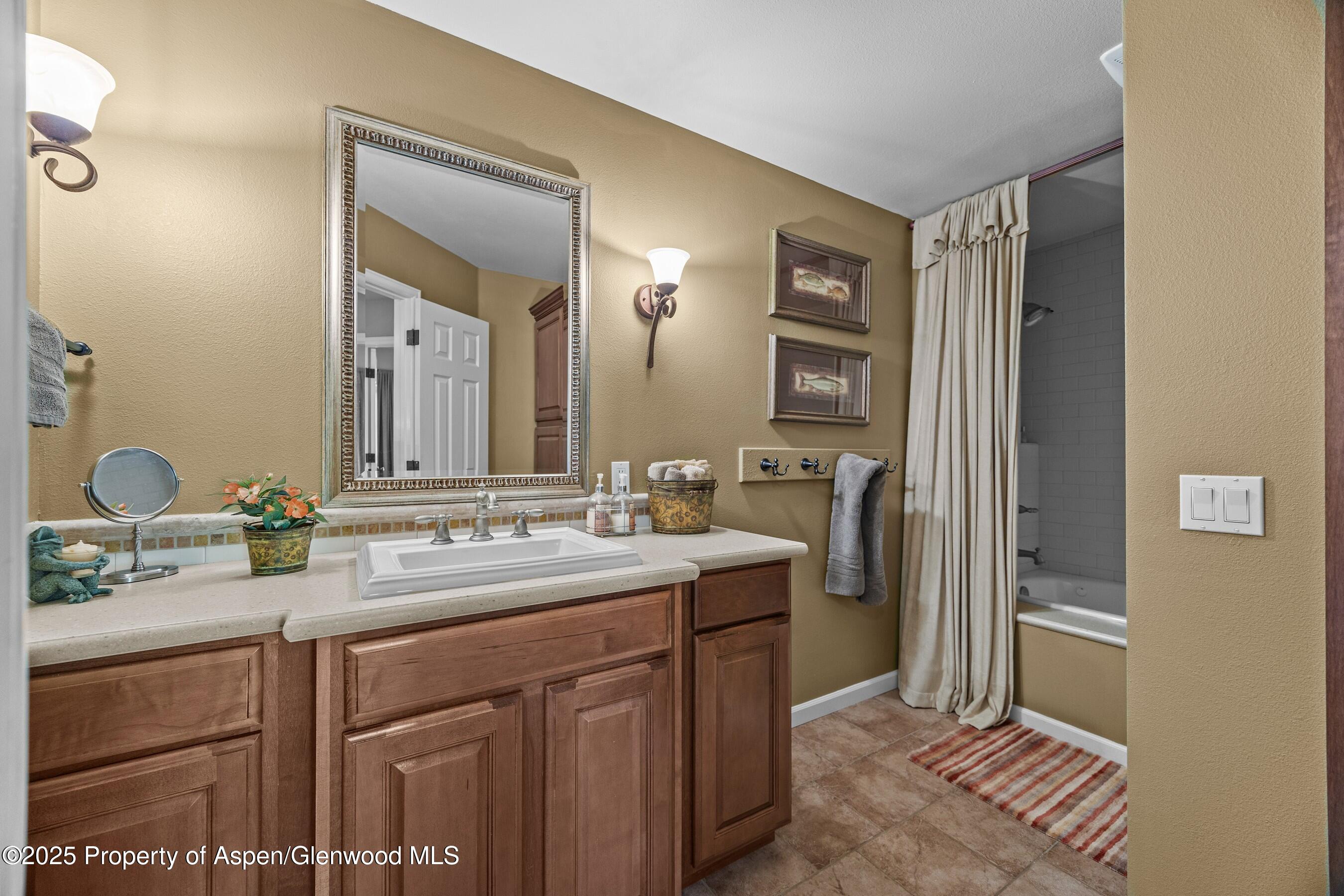264 S Oak Way Property Photo 27