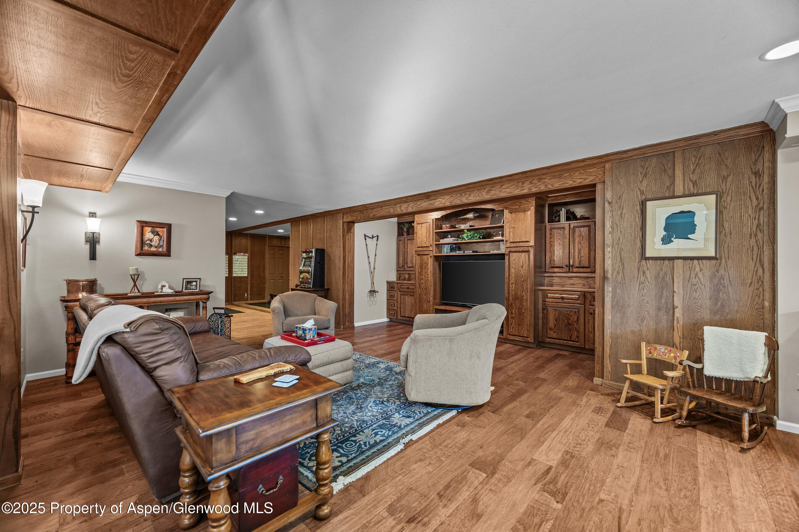 264 S Oak Way Property Photo 28