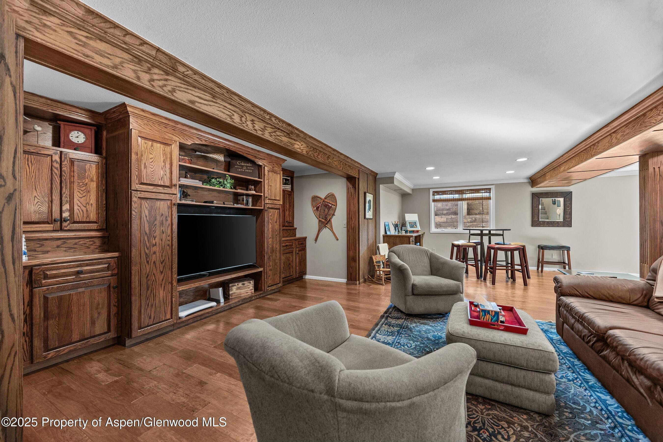 264 S Oak Way Property Photo 29