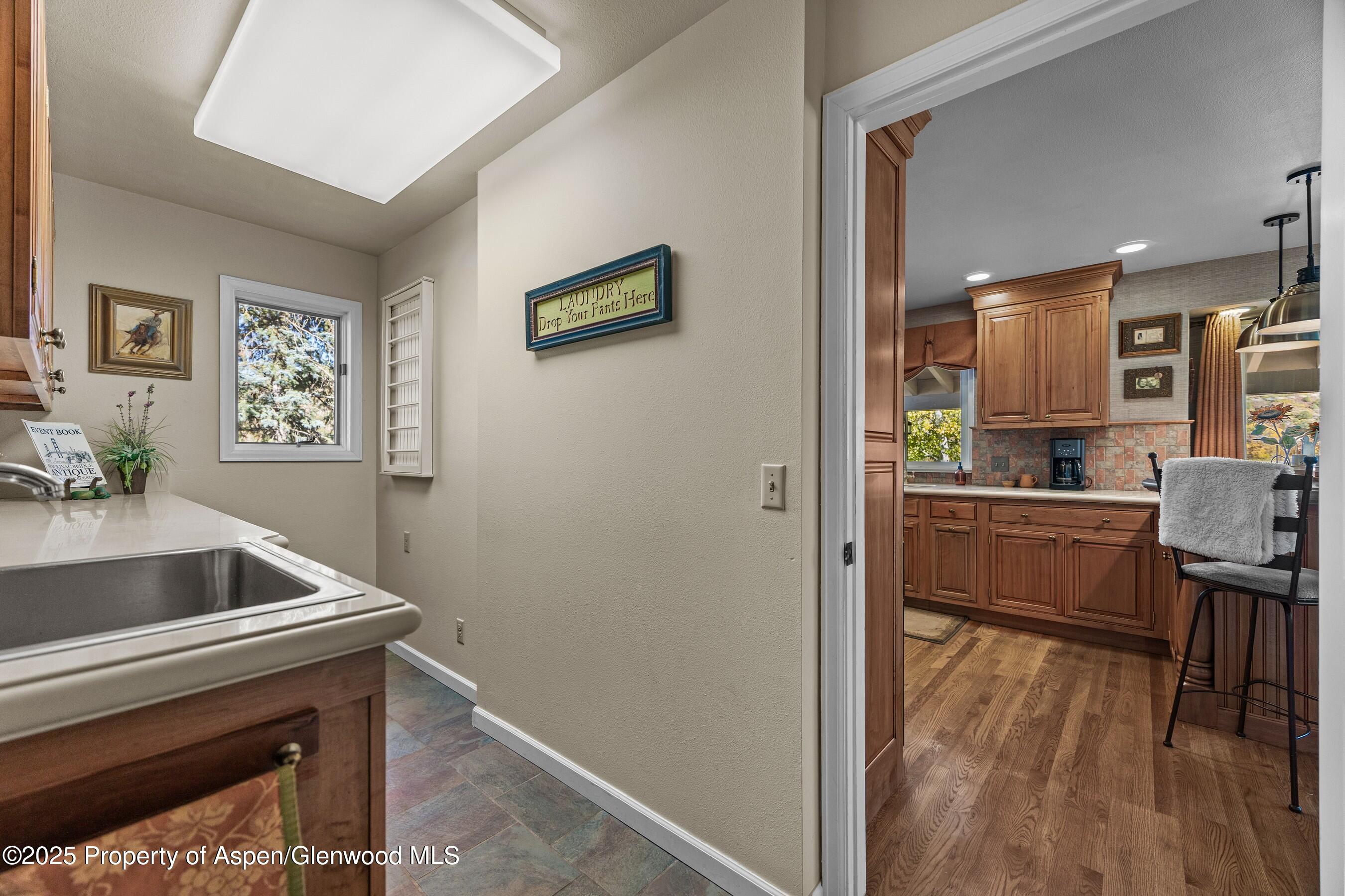264 S Oak Way Property Photo 35
