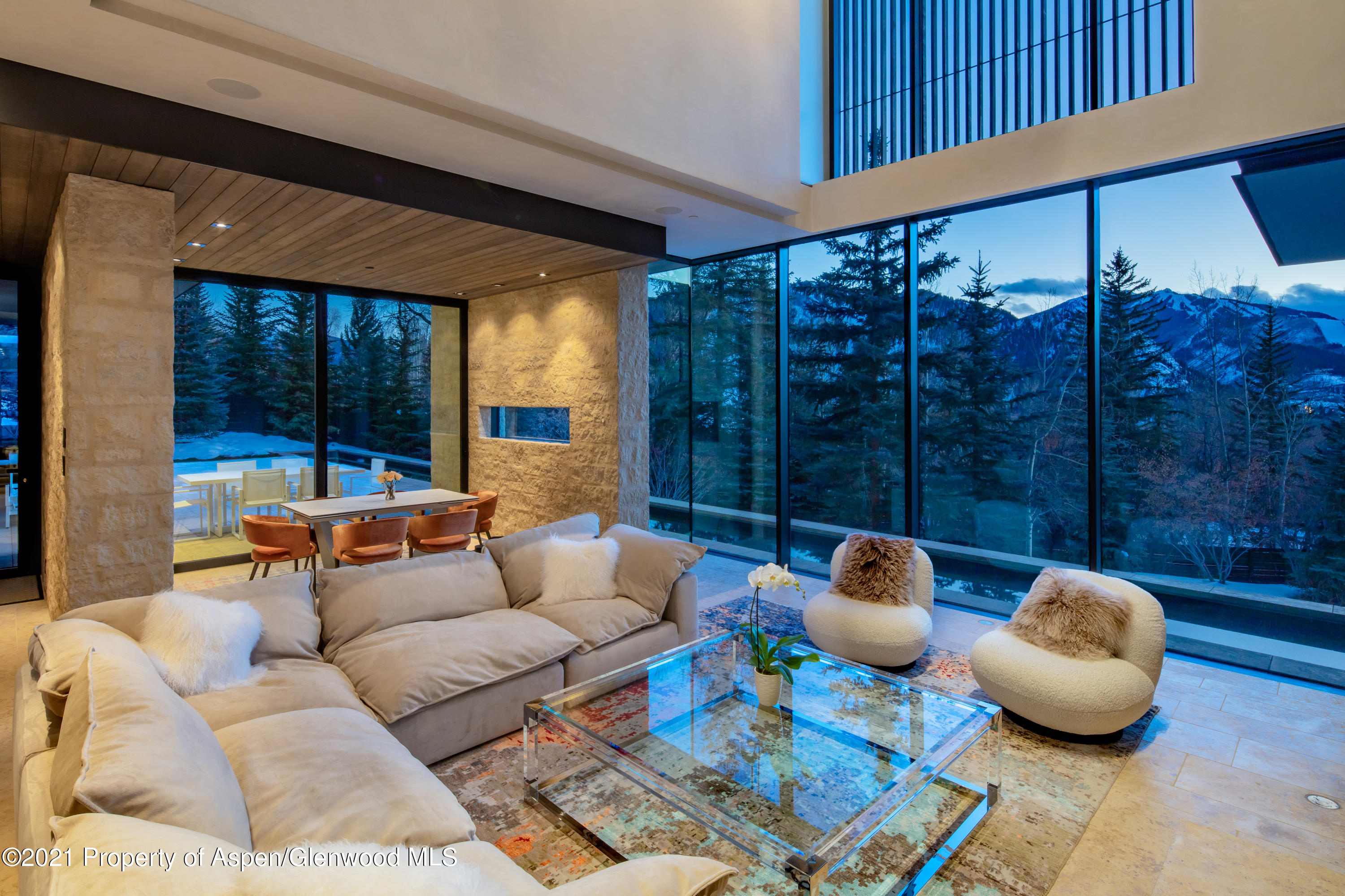 979 Red Mountain Road Property Photo 4