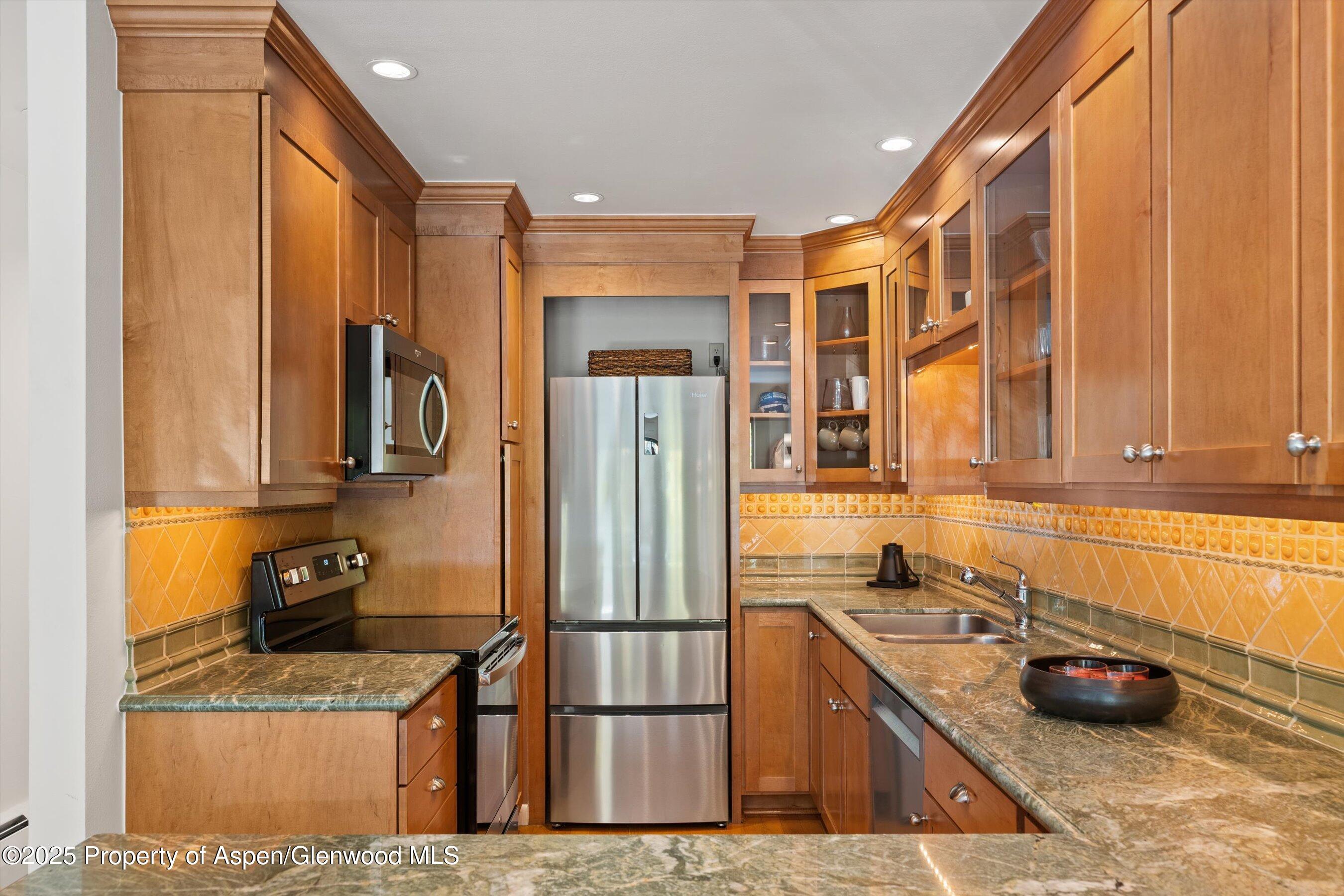 980 E Hyman Avenue 3 Property Photo 14
