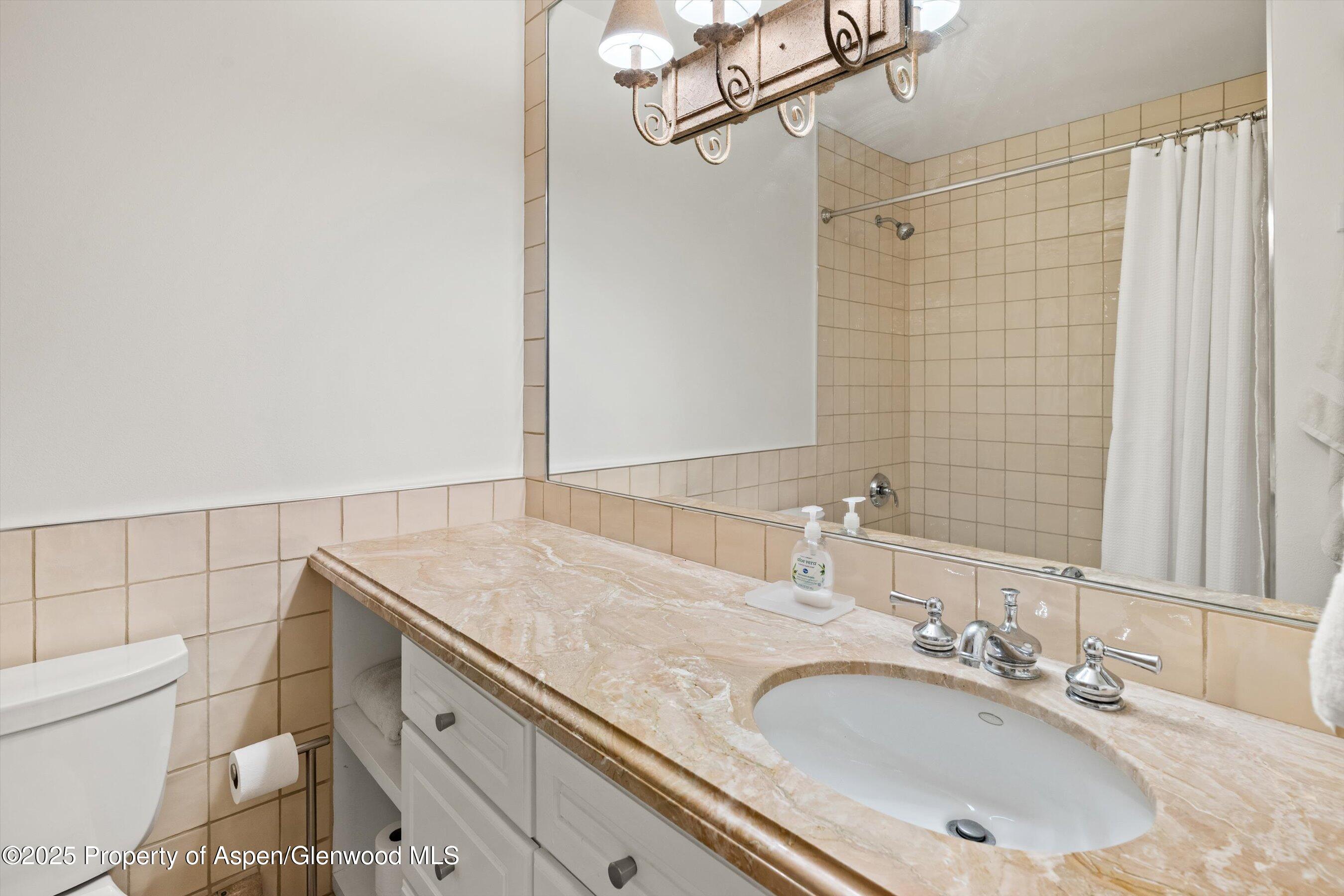 980 E Hyman Avenue 3 Property Photo 24