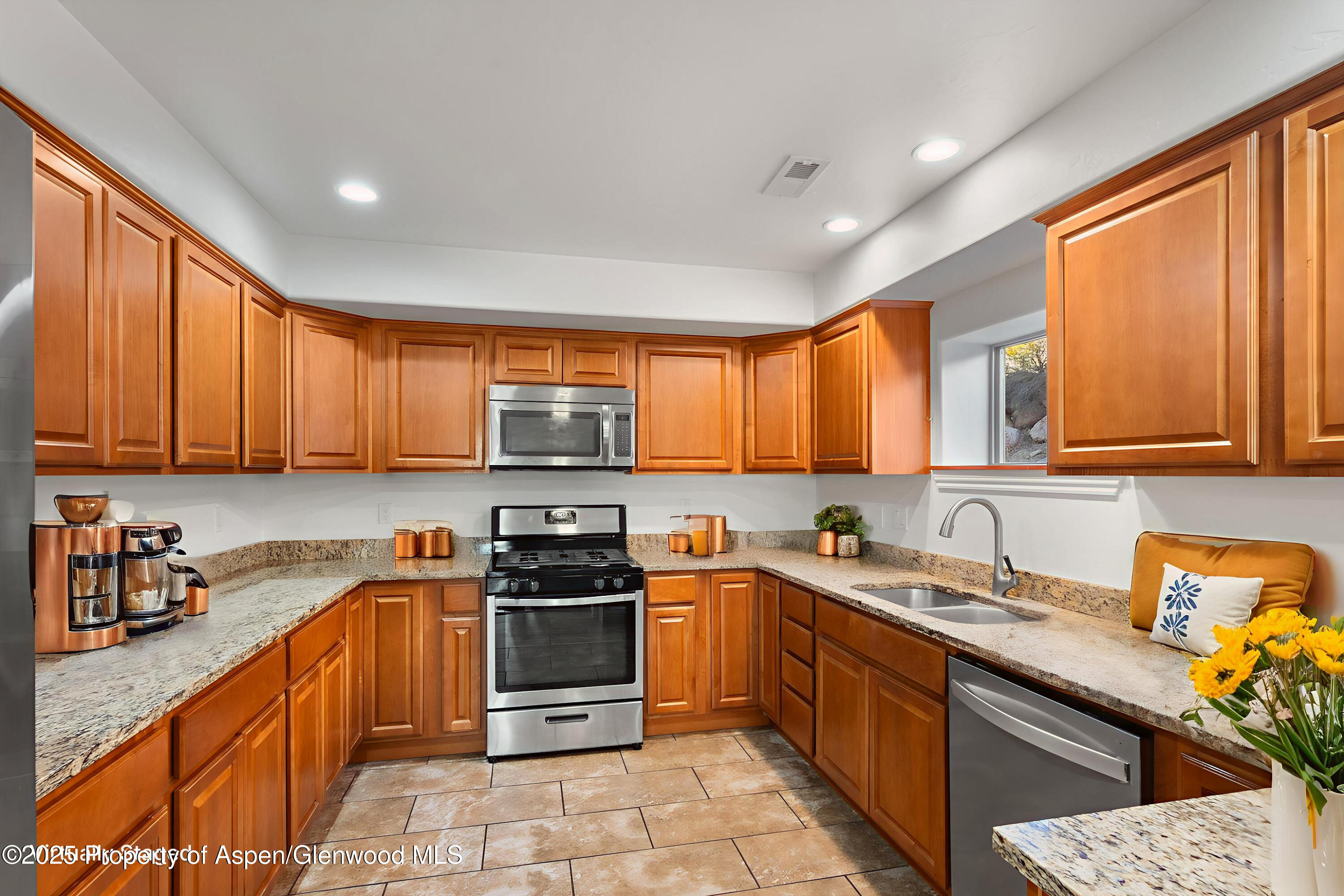 200 Castle Ridge Drive Property Photo 1