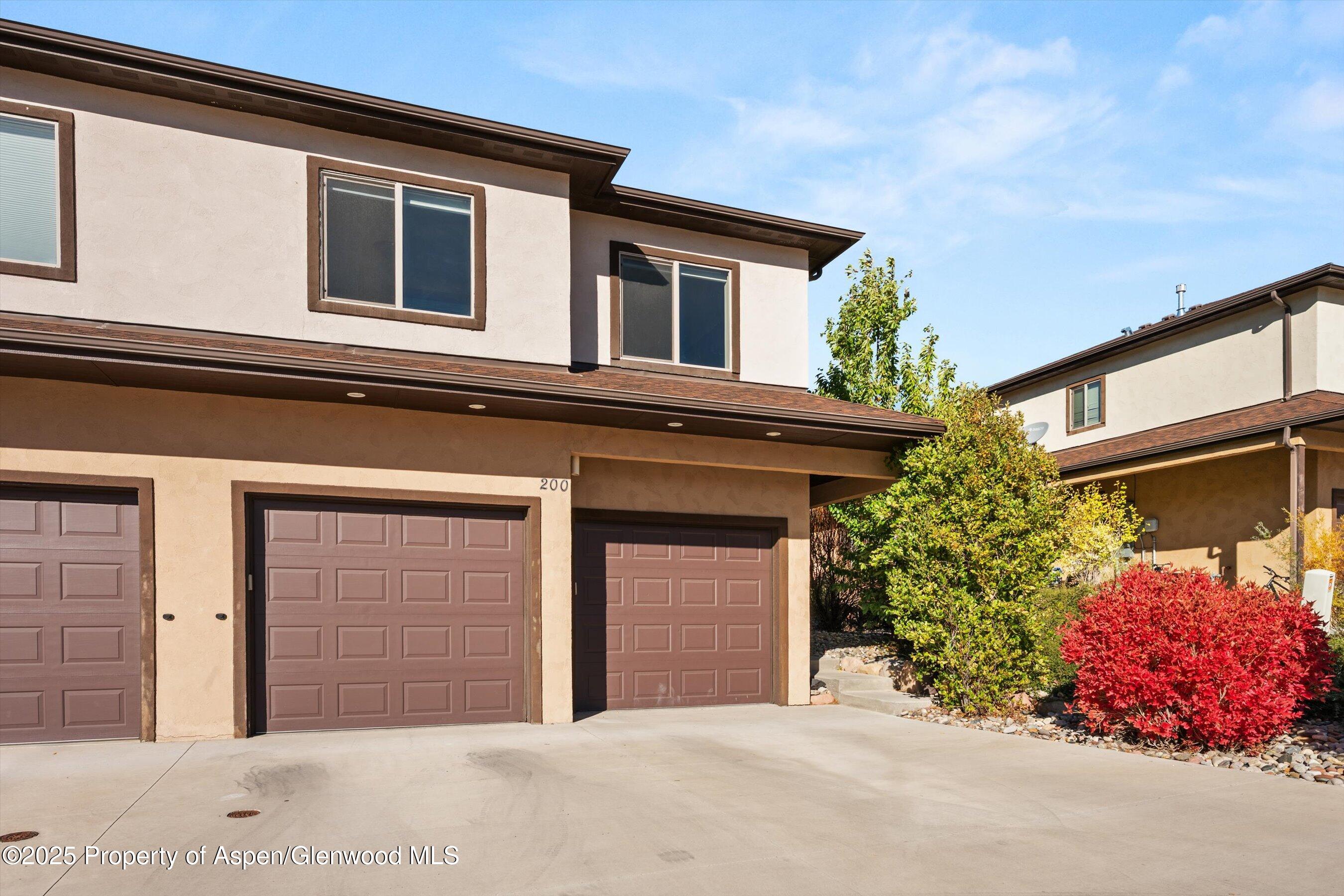 200 Castle Ridge Drive Property Photo 2