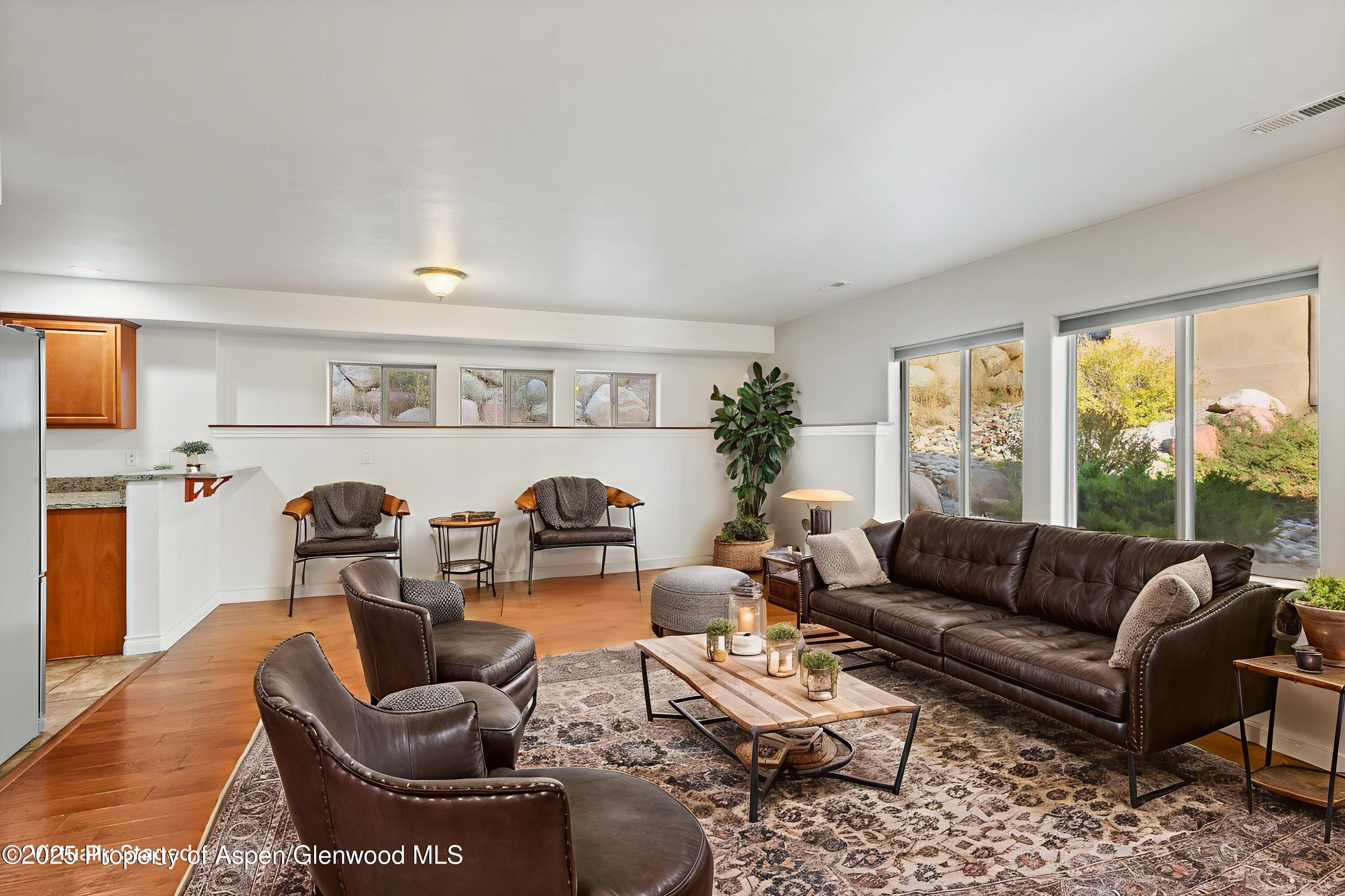 200 Castle Ridge Drive Property Photo 3