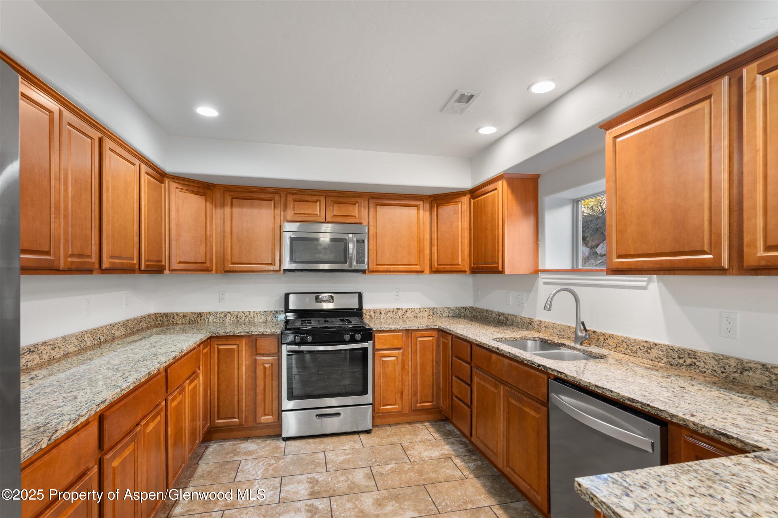200 Castle Ridge Drive Property Photo 6