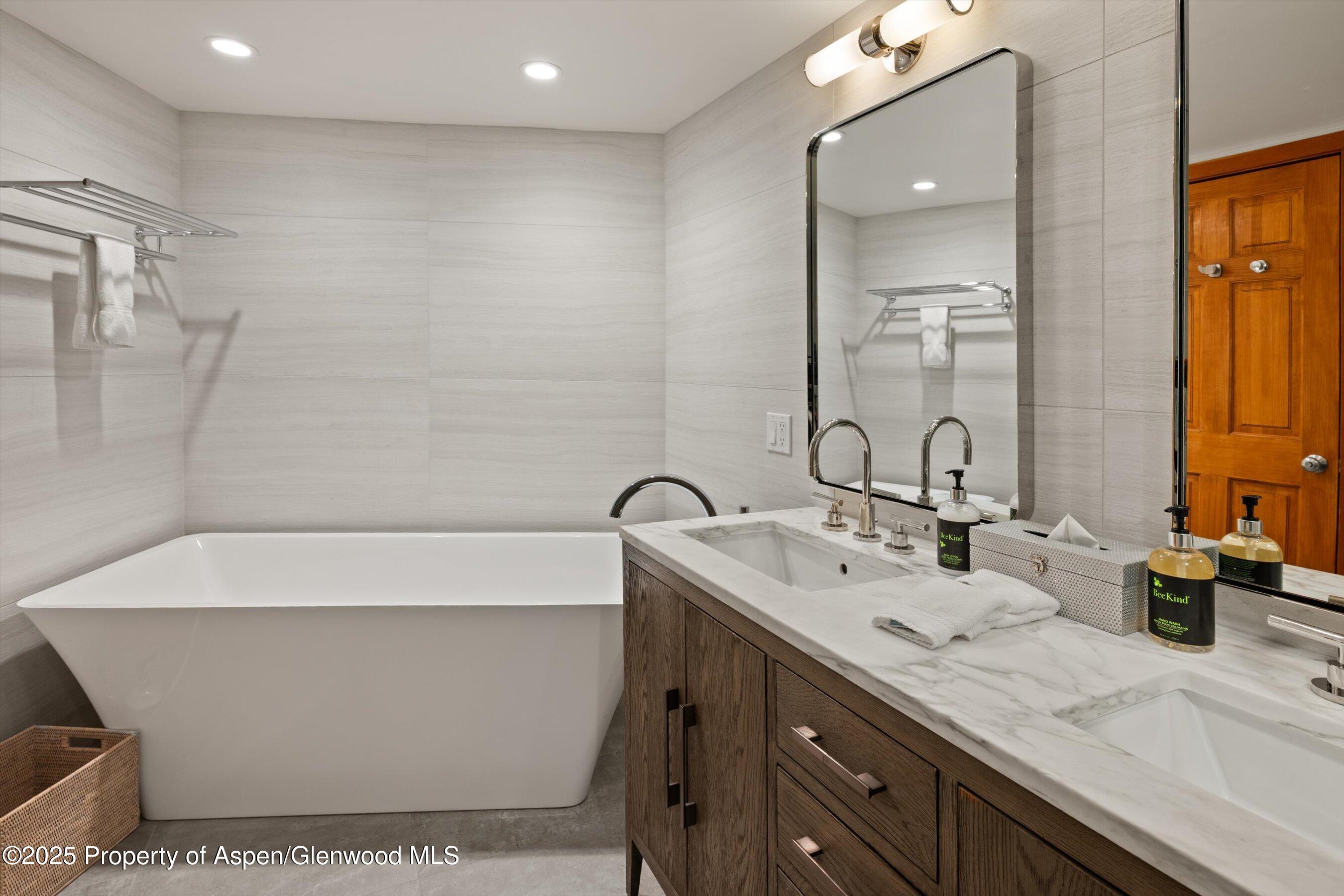 425 Wood Road 19 Property Photo 15