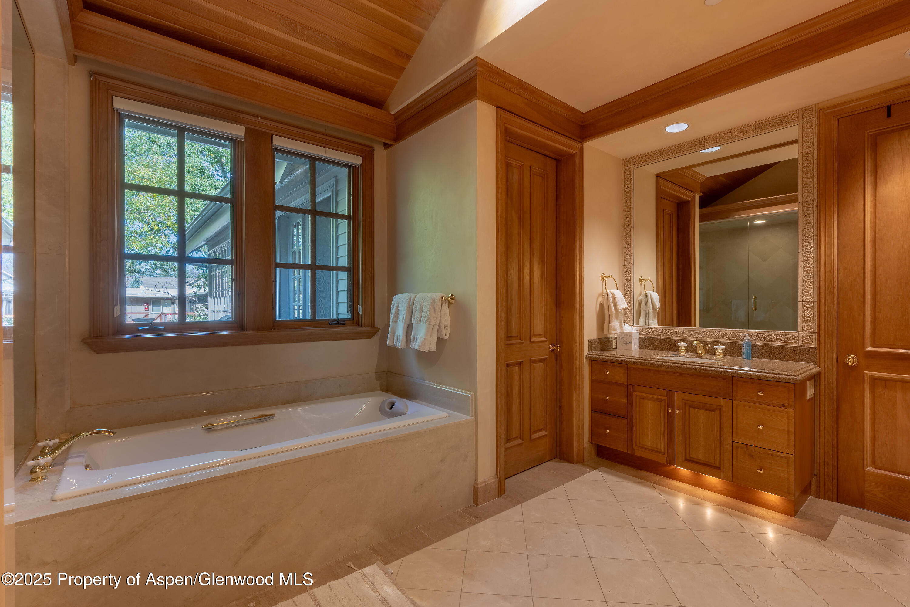 316 West End Street Property Photo 10