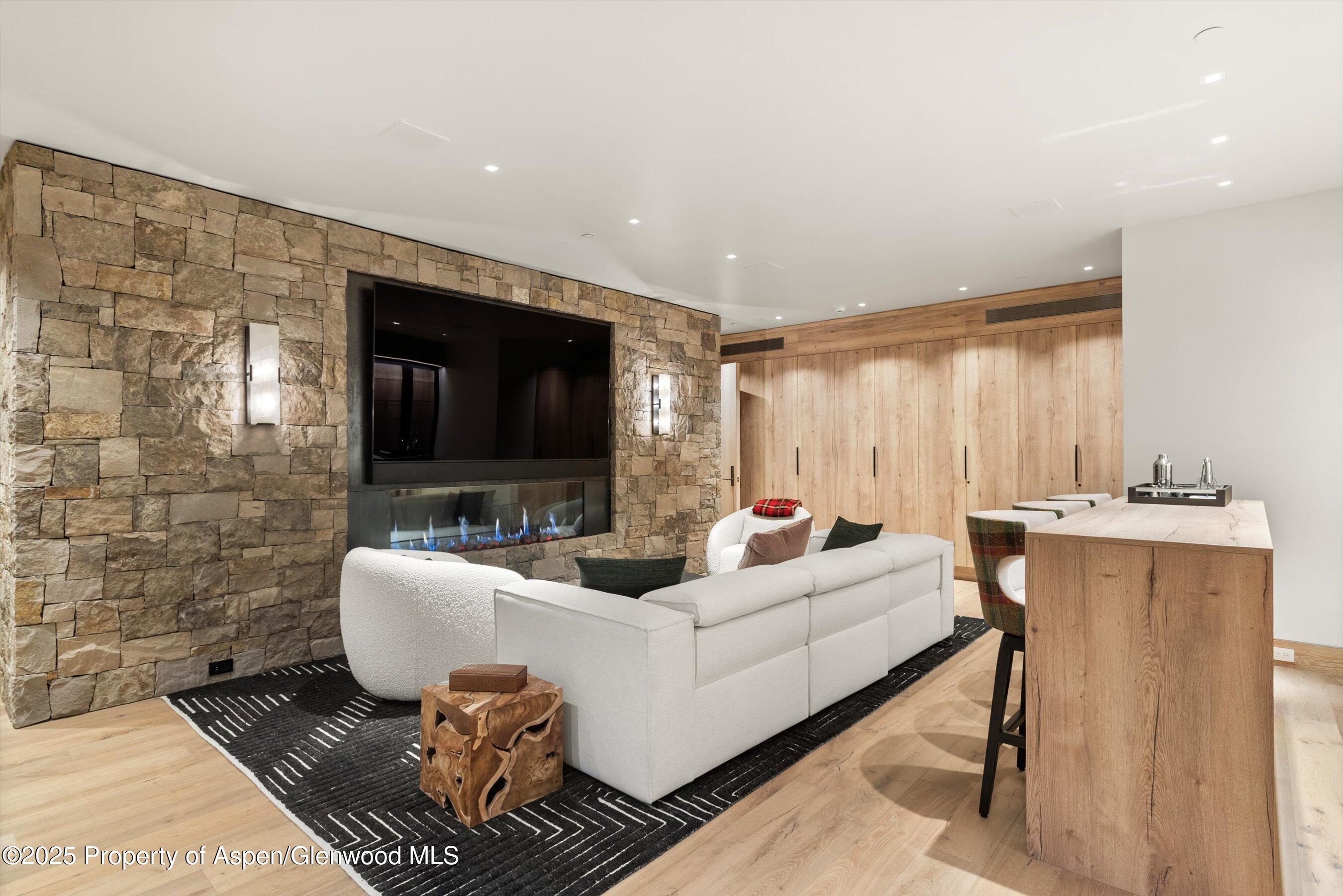 543 Walnut Street B Property Photo 12