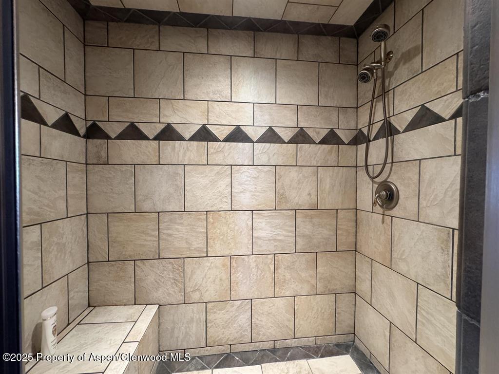 233 Meadow Creek Drive Property Photo 10