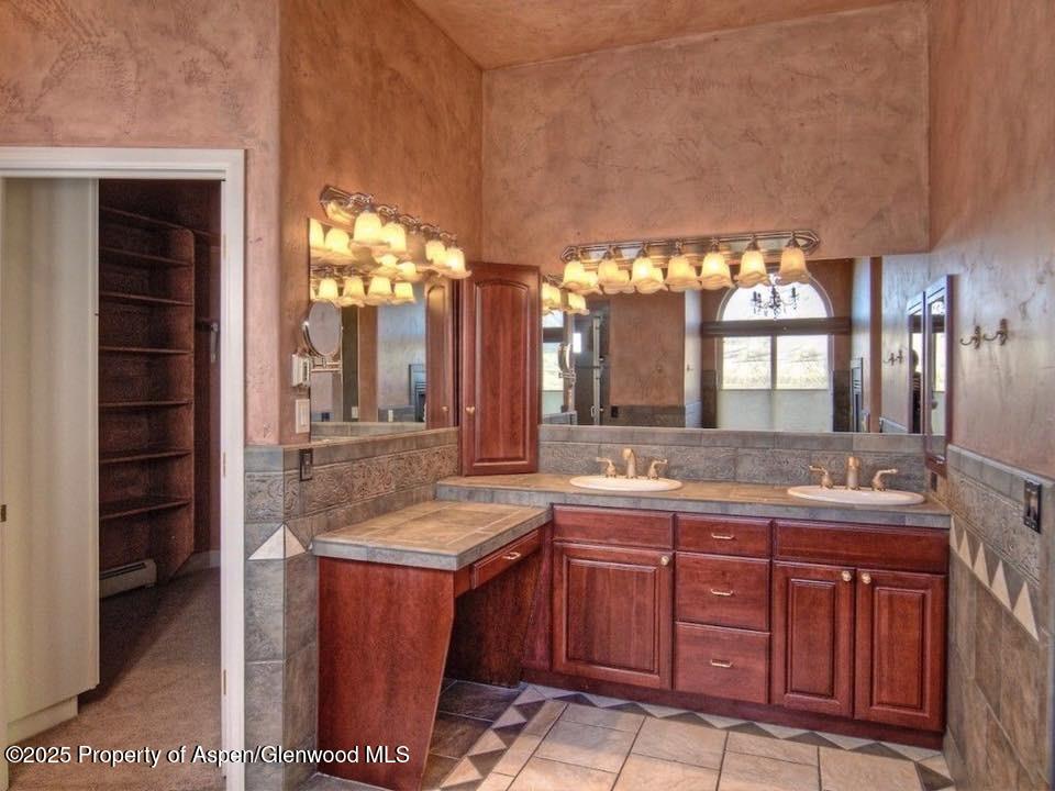 233 Meadow Creek Drive Property Photo 12