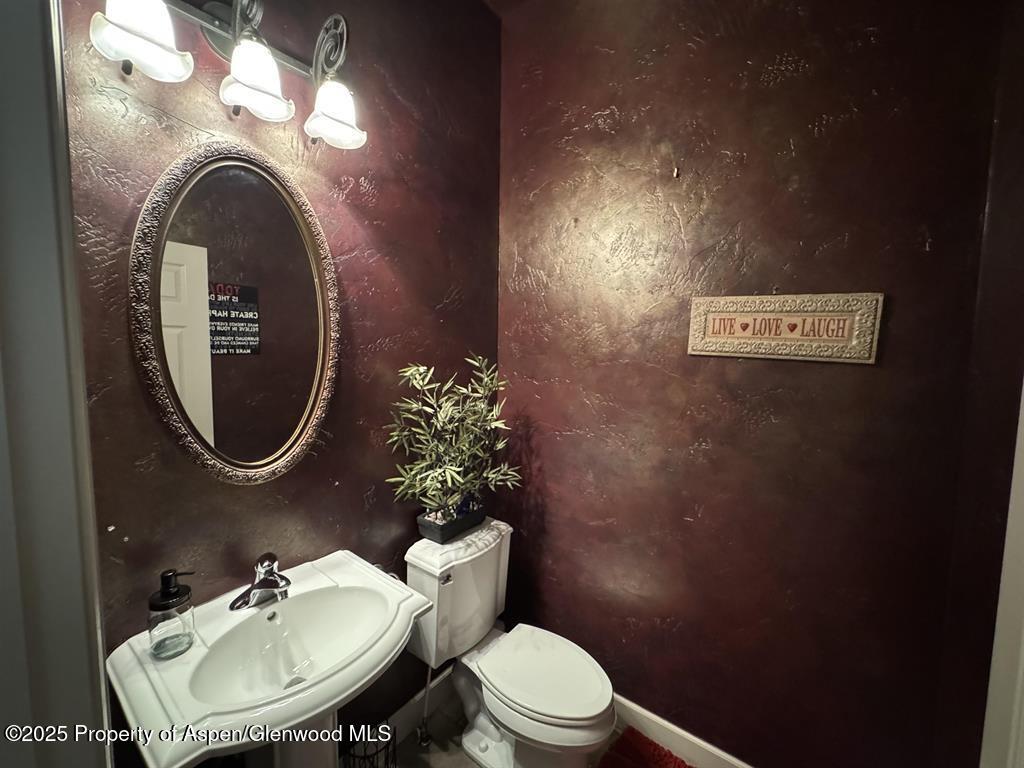 233 Meadow Creek Drive Property Photo 13