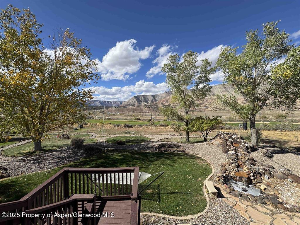 233 Meadow Creek Drive Property Photo 25