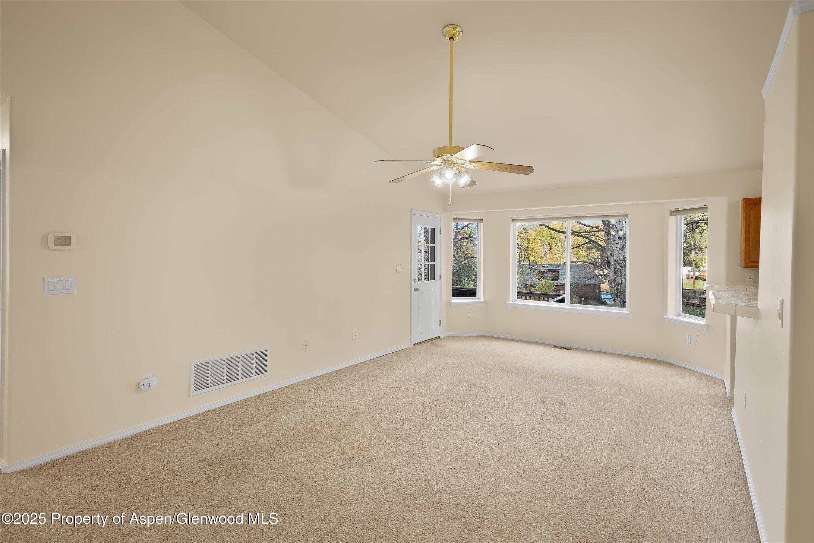 634 E First Street Property Photo 4