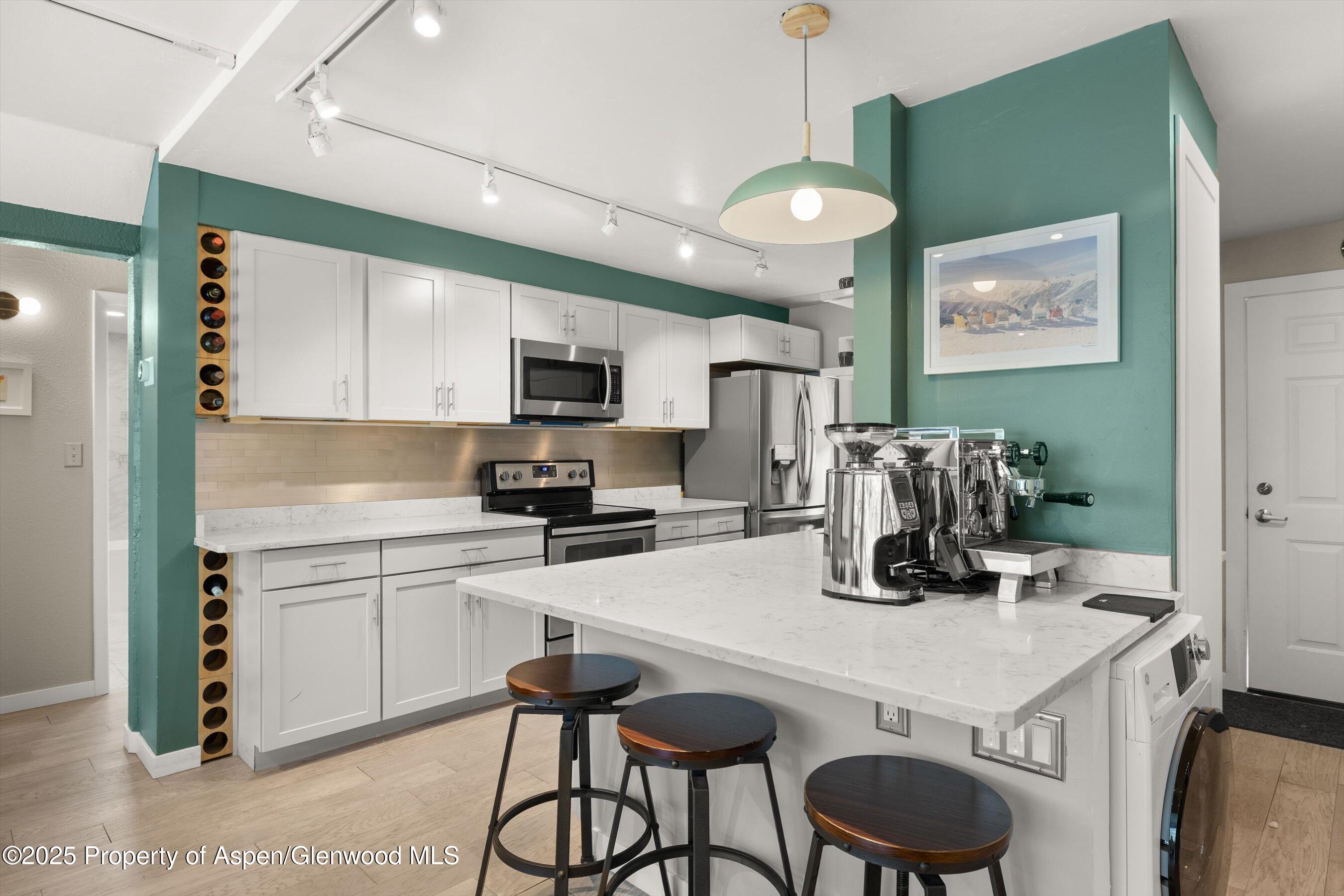950 Vine Street Property Photo 7