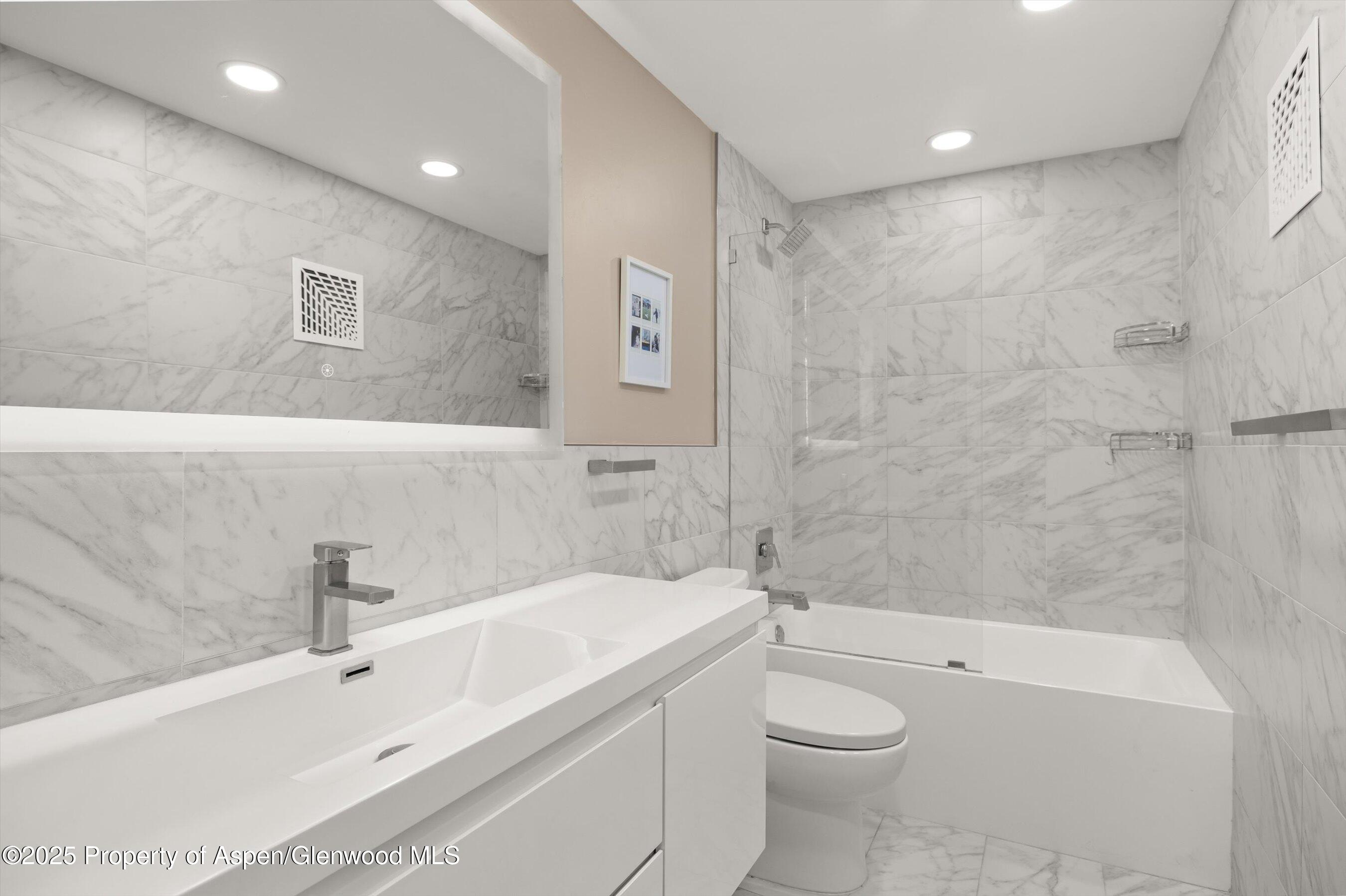 950 Vine Street Property Photo 11