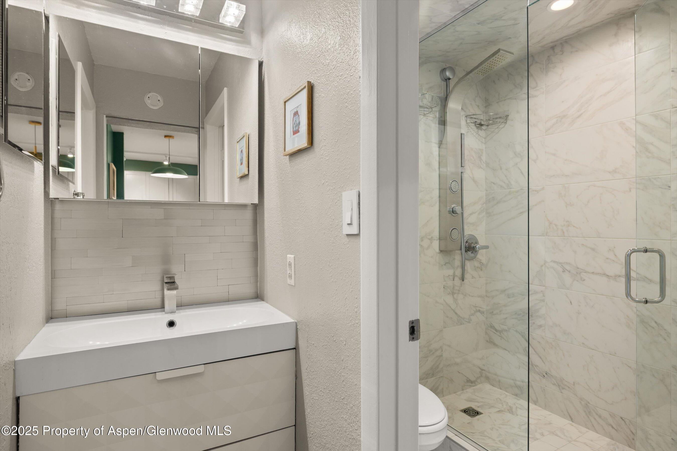 950 Vine Street Property Photo 14