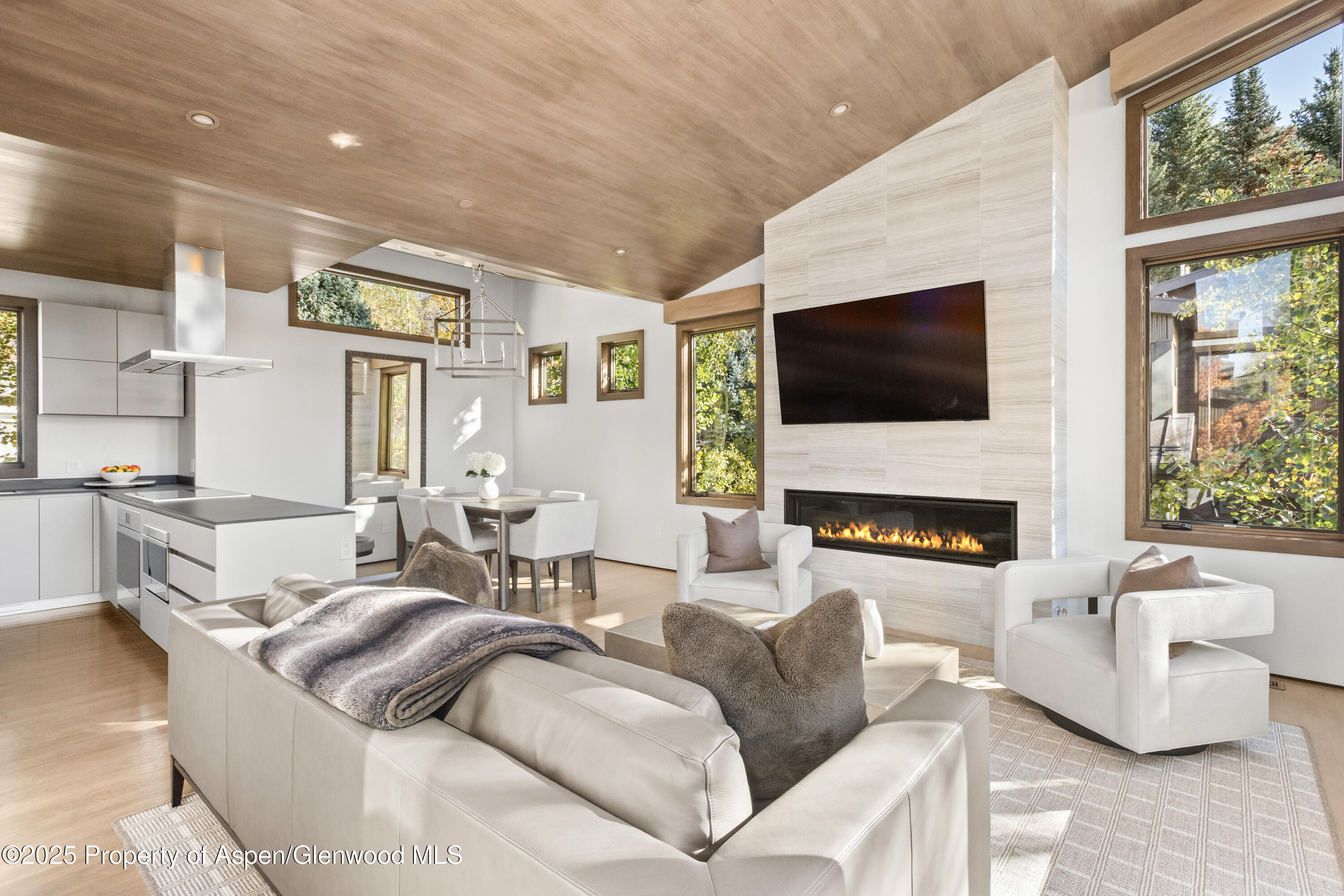 522 Spruce Street Property Photo 4