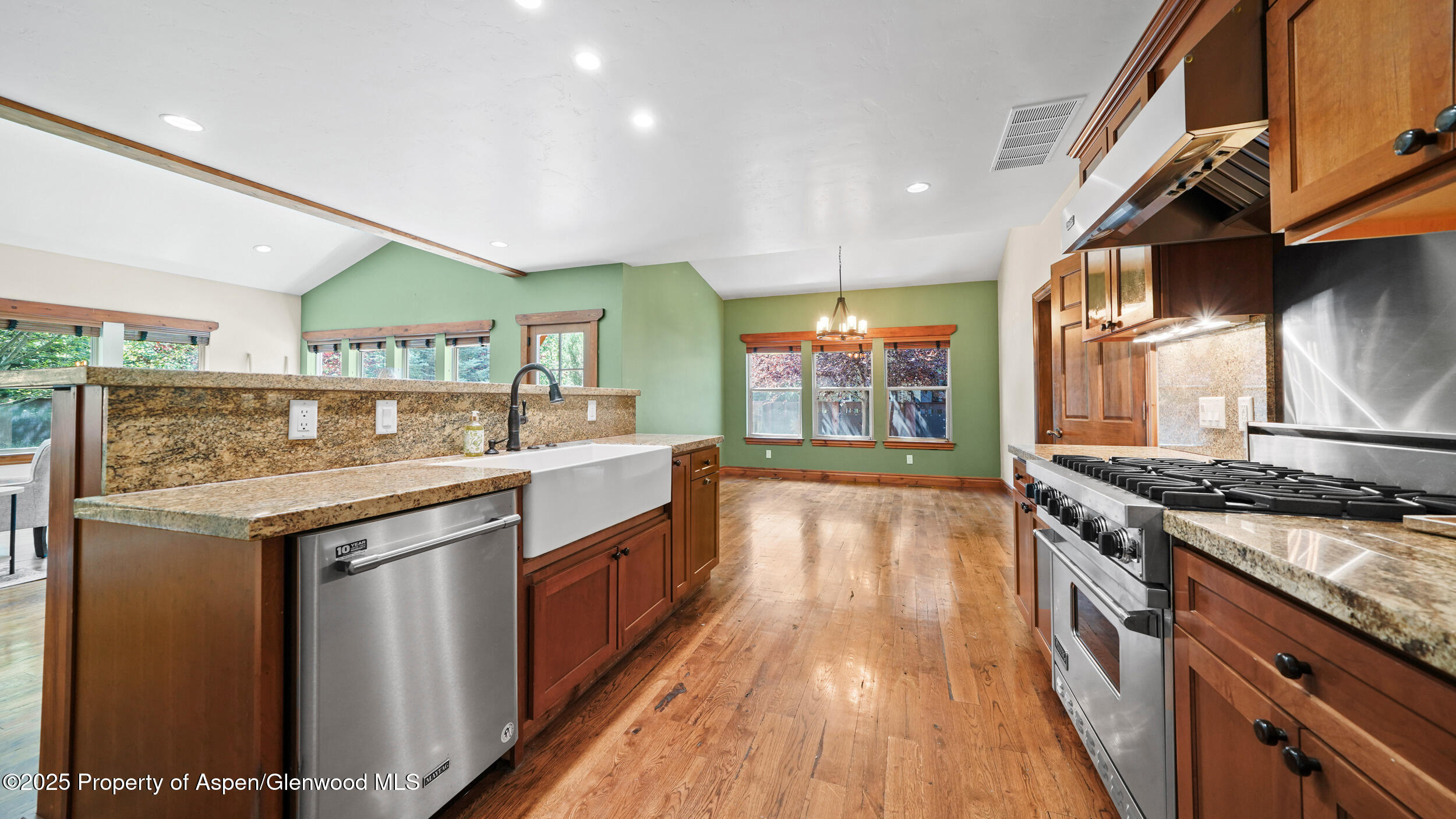 225 Juniper Court Property Photo 3