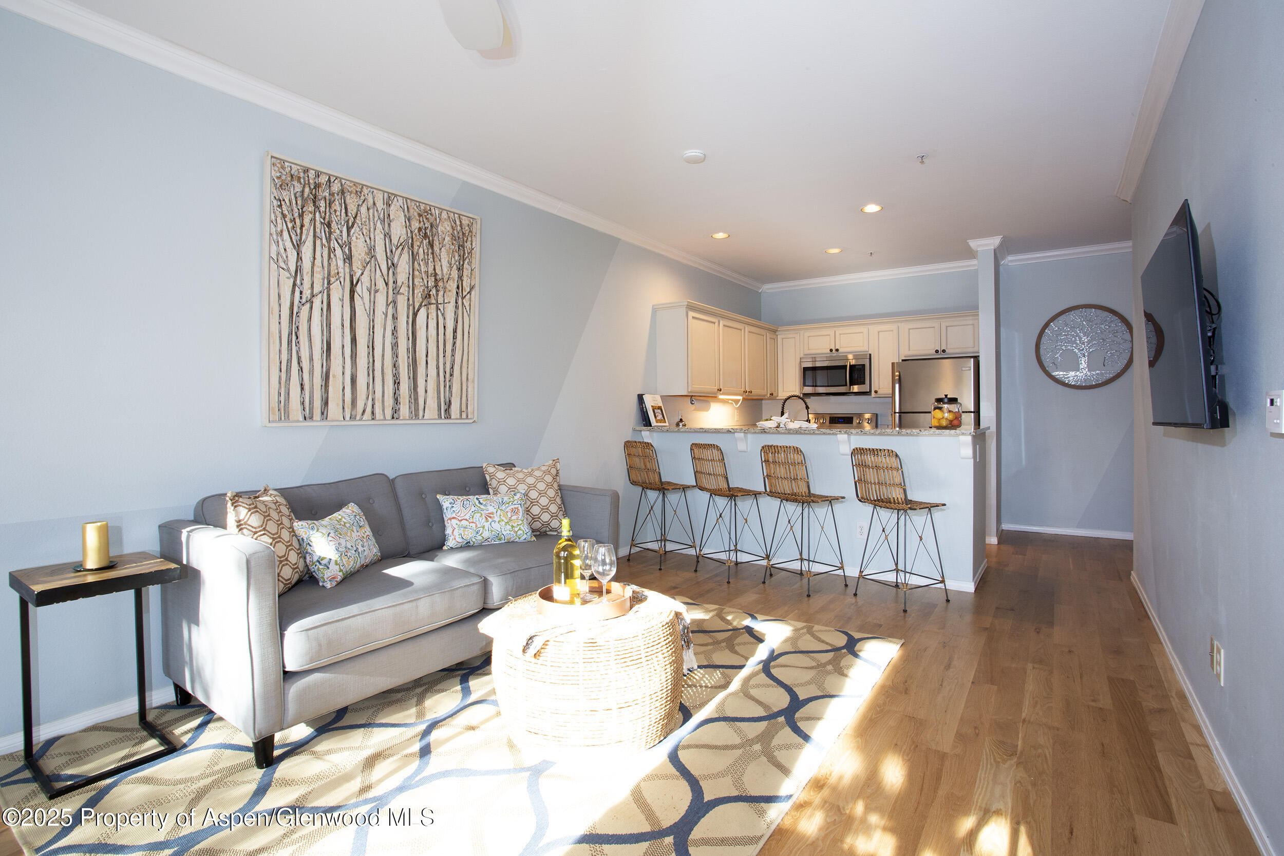 1400 E E Valley Road, 212 Property Photo 4