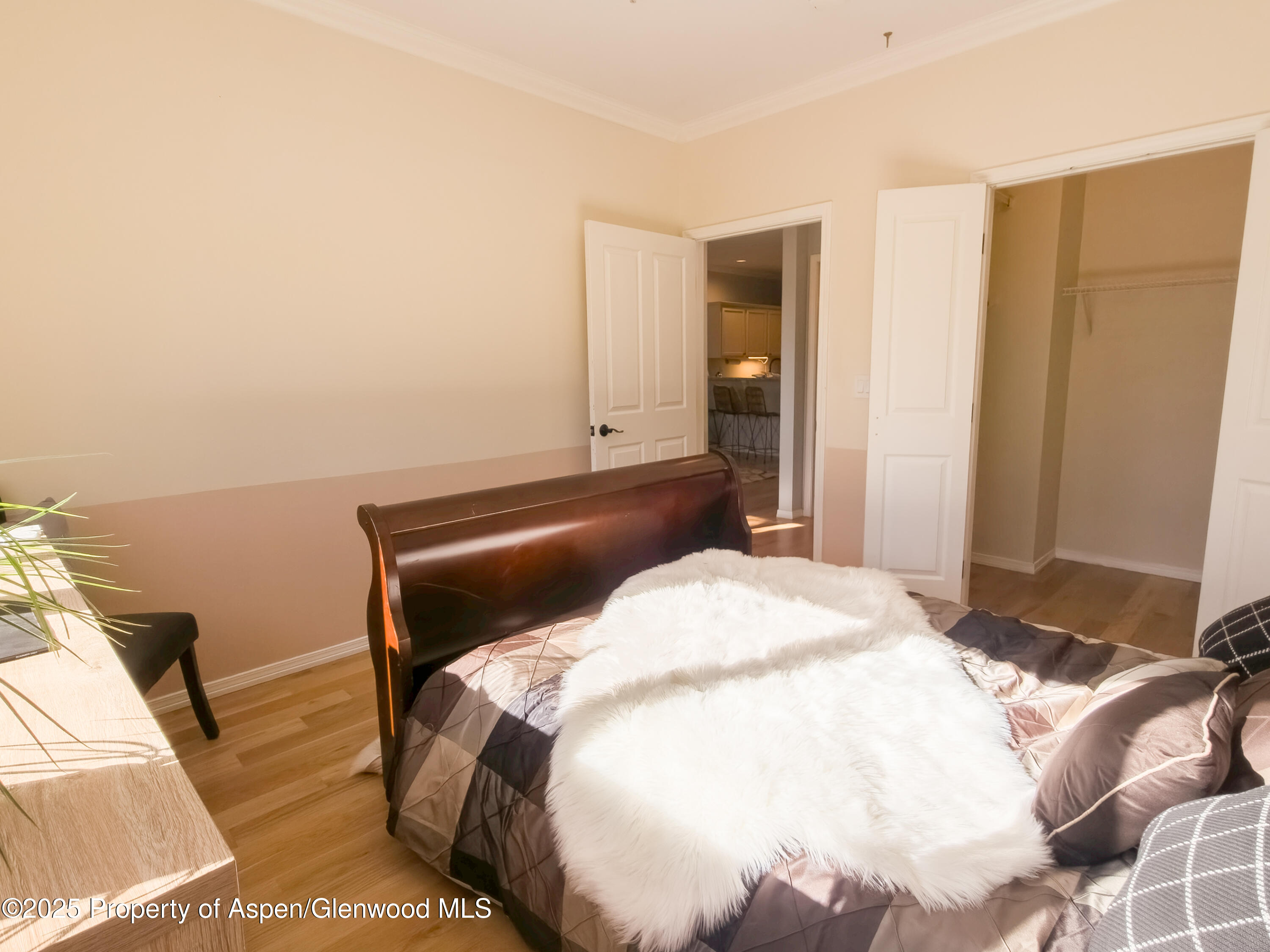 1400 E E Valley Road, 212 Property Photo 6