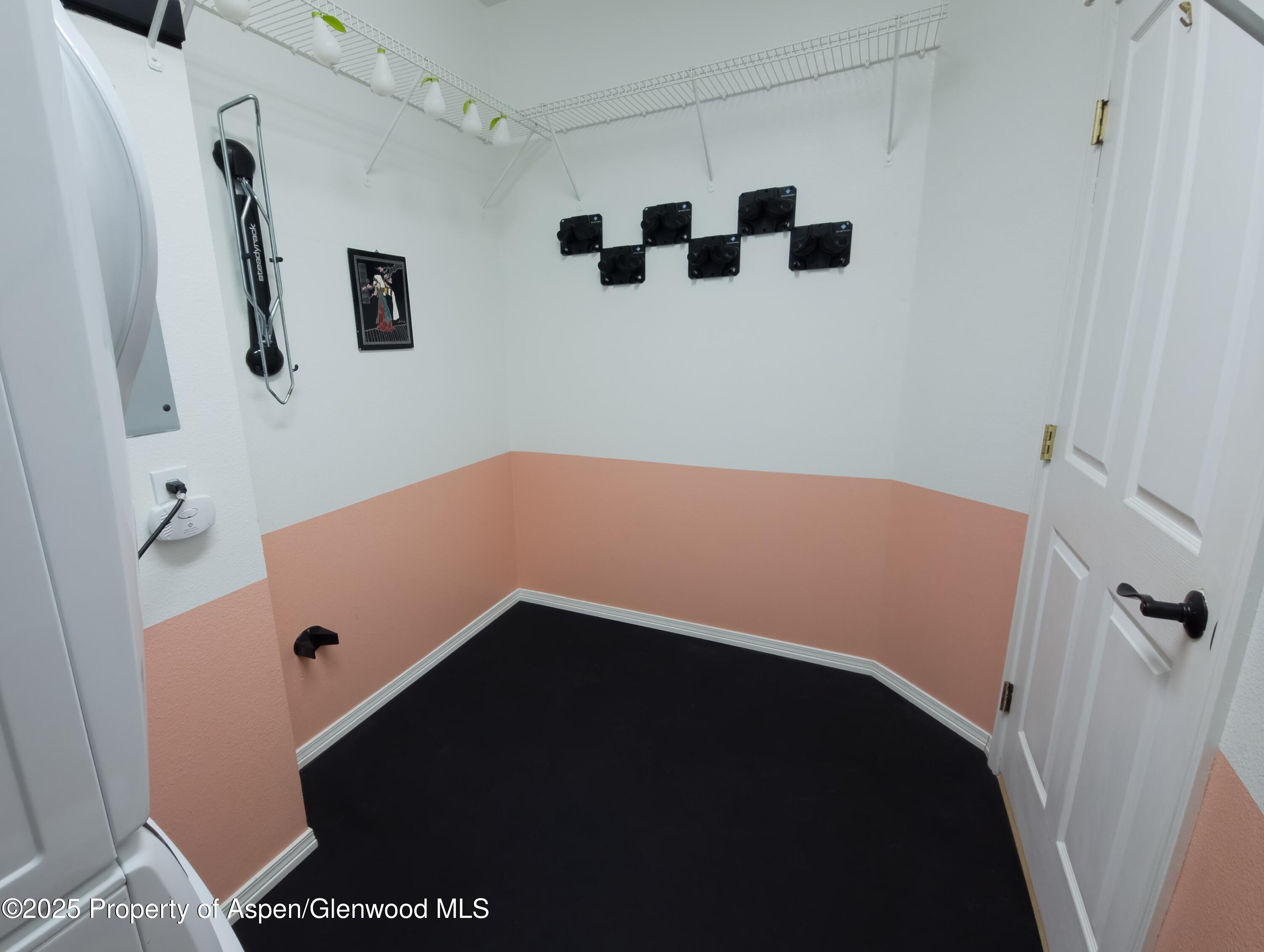 1400 E E Valley Road, 212 Property Photo 7