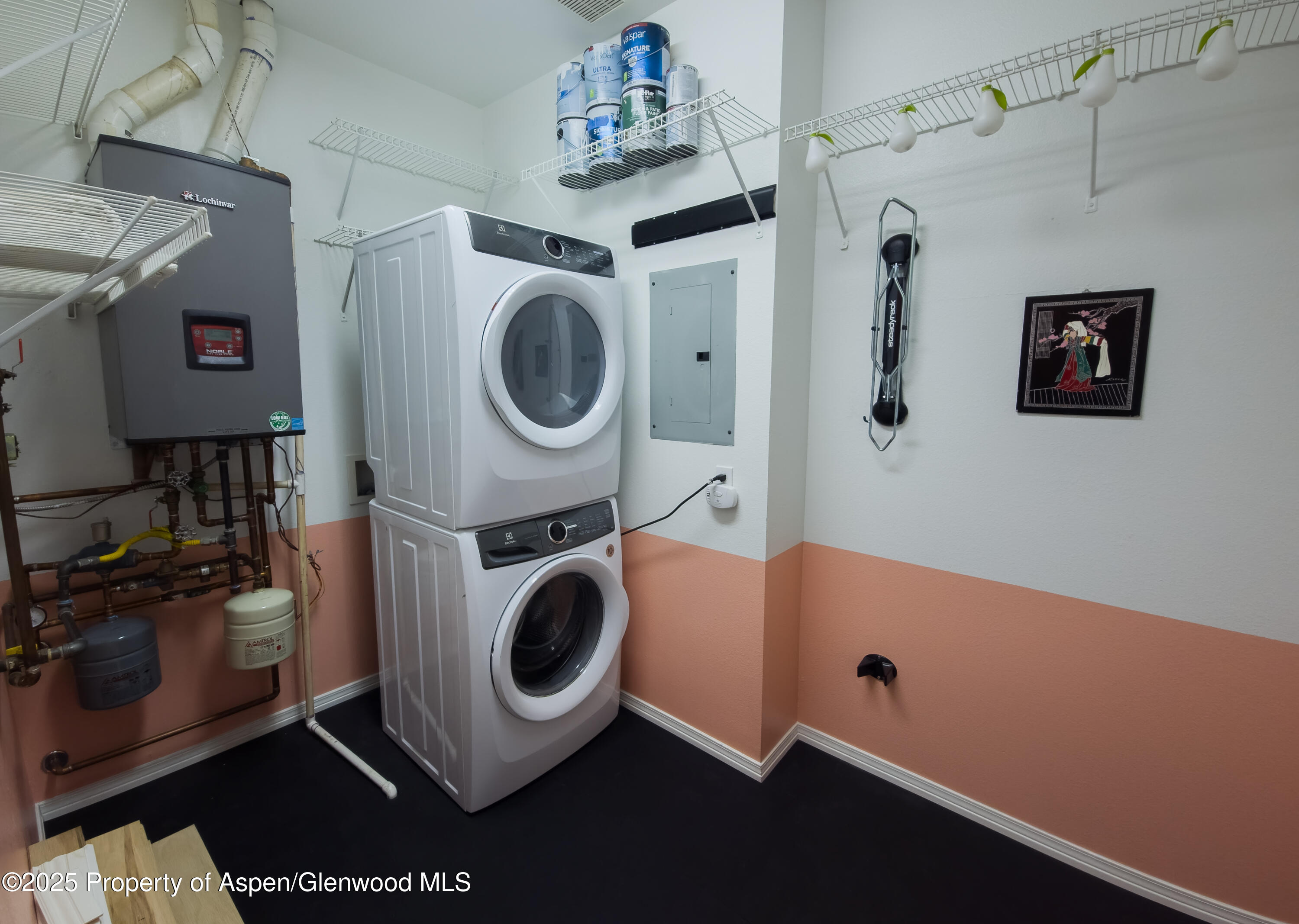 1400 E E Valley Road, 212 Property Photo 9