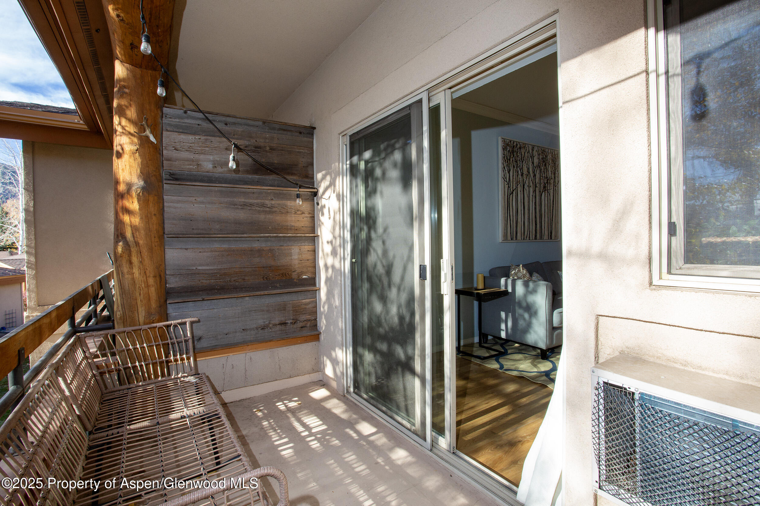 1400 E E Valley Road, 212 Property Photo 11