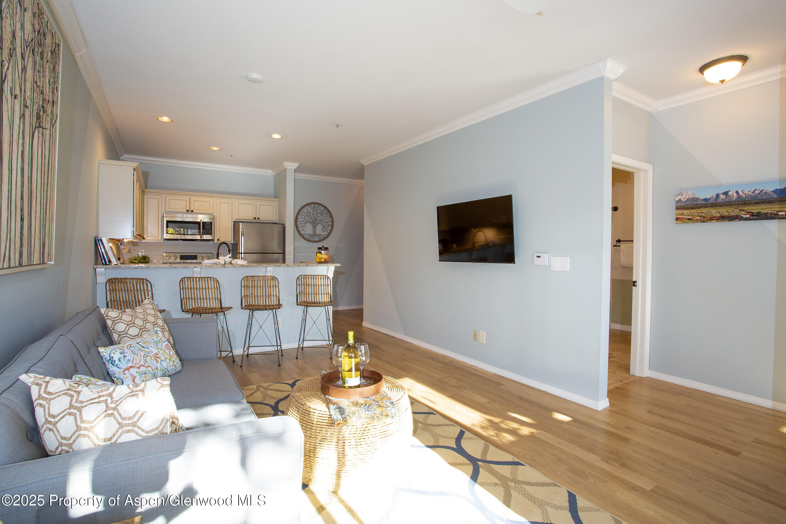 1400 E E Valley Road, 212 Property Photo 13