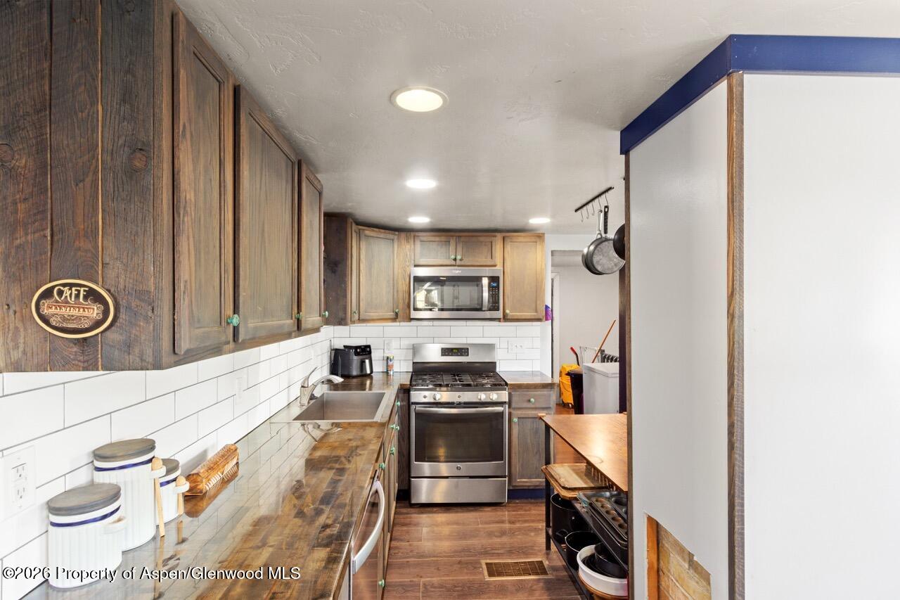 701 Highway 50 Property Photo 14