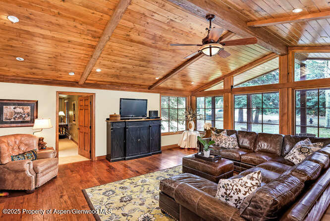 1280 Snowbunny Lane Property Photo 3