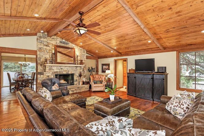 1280 Snowbunny Lane Property Photo 4