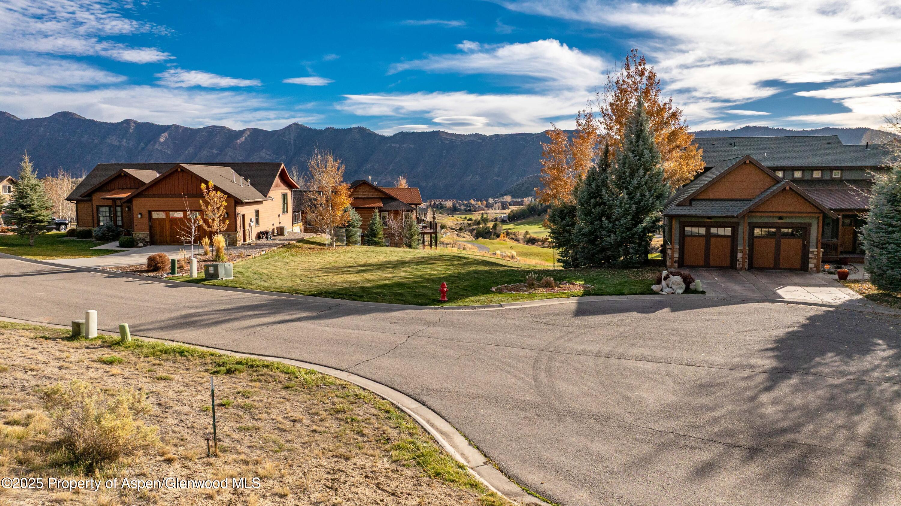 24 Mule Deer Court Property Photo 8