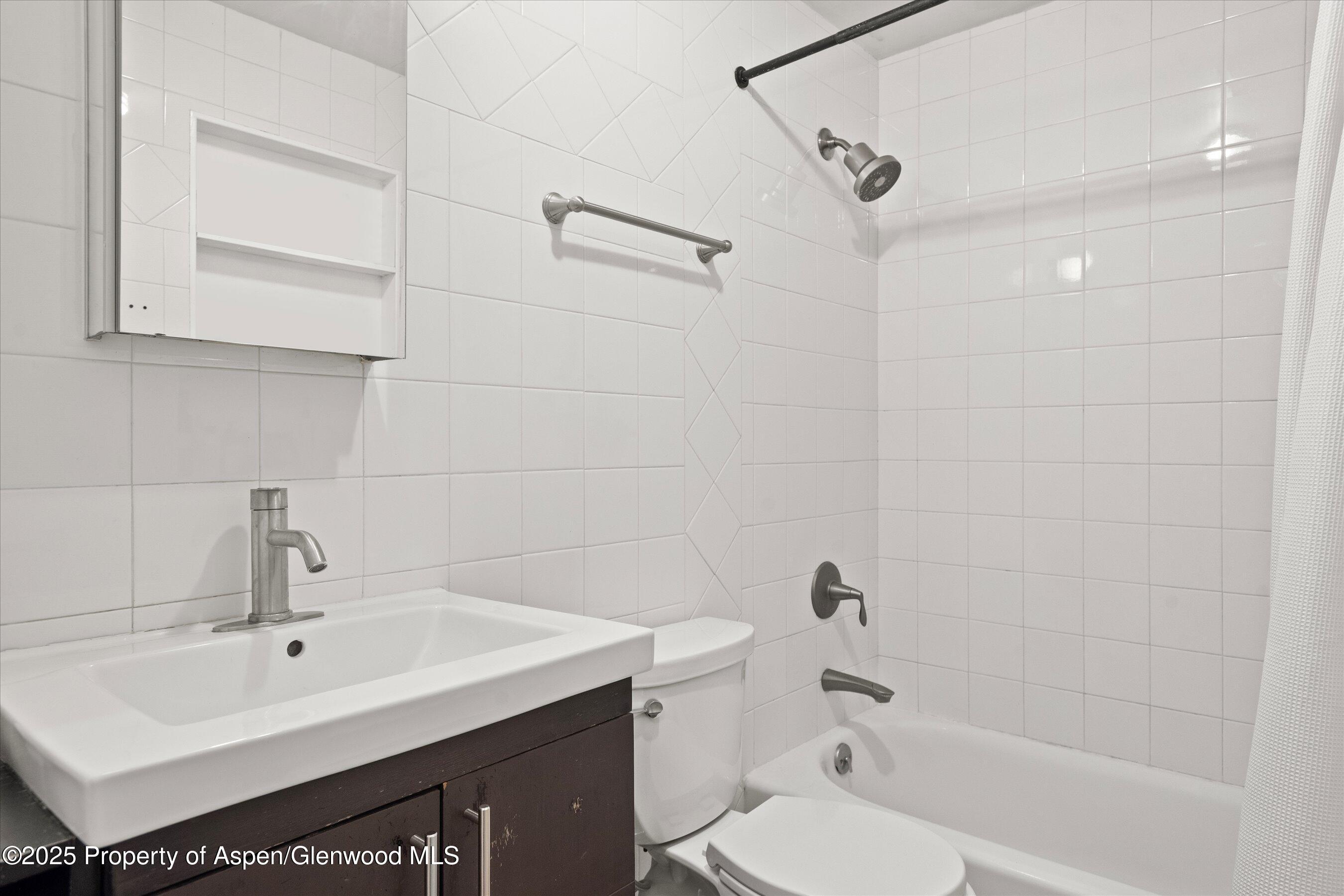 425 Park Circle A2 Property Photo 4
