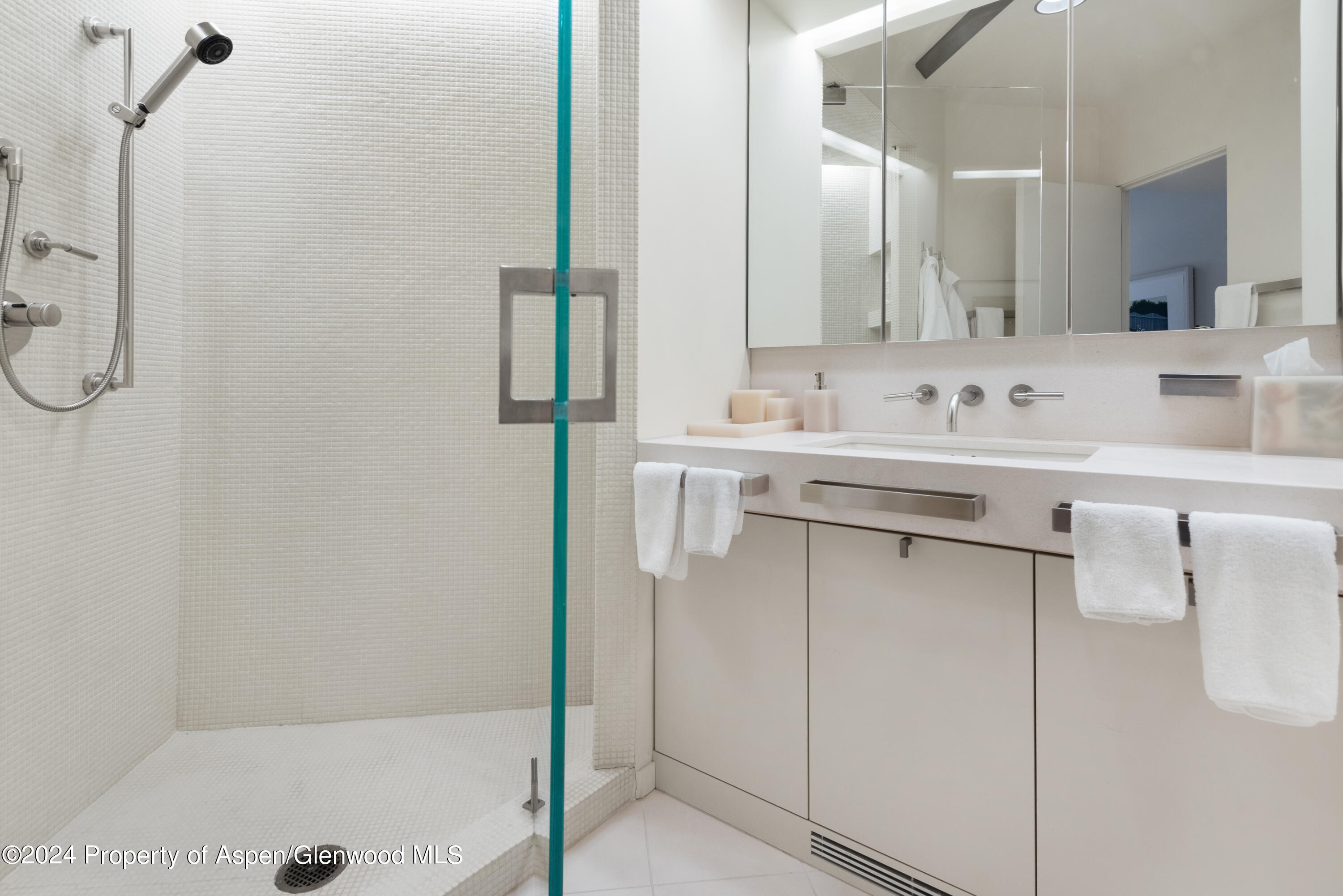 821 Cluny Road Property Photo 32