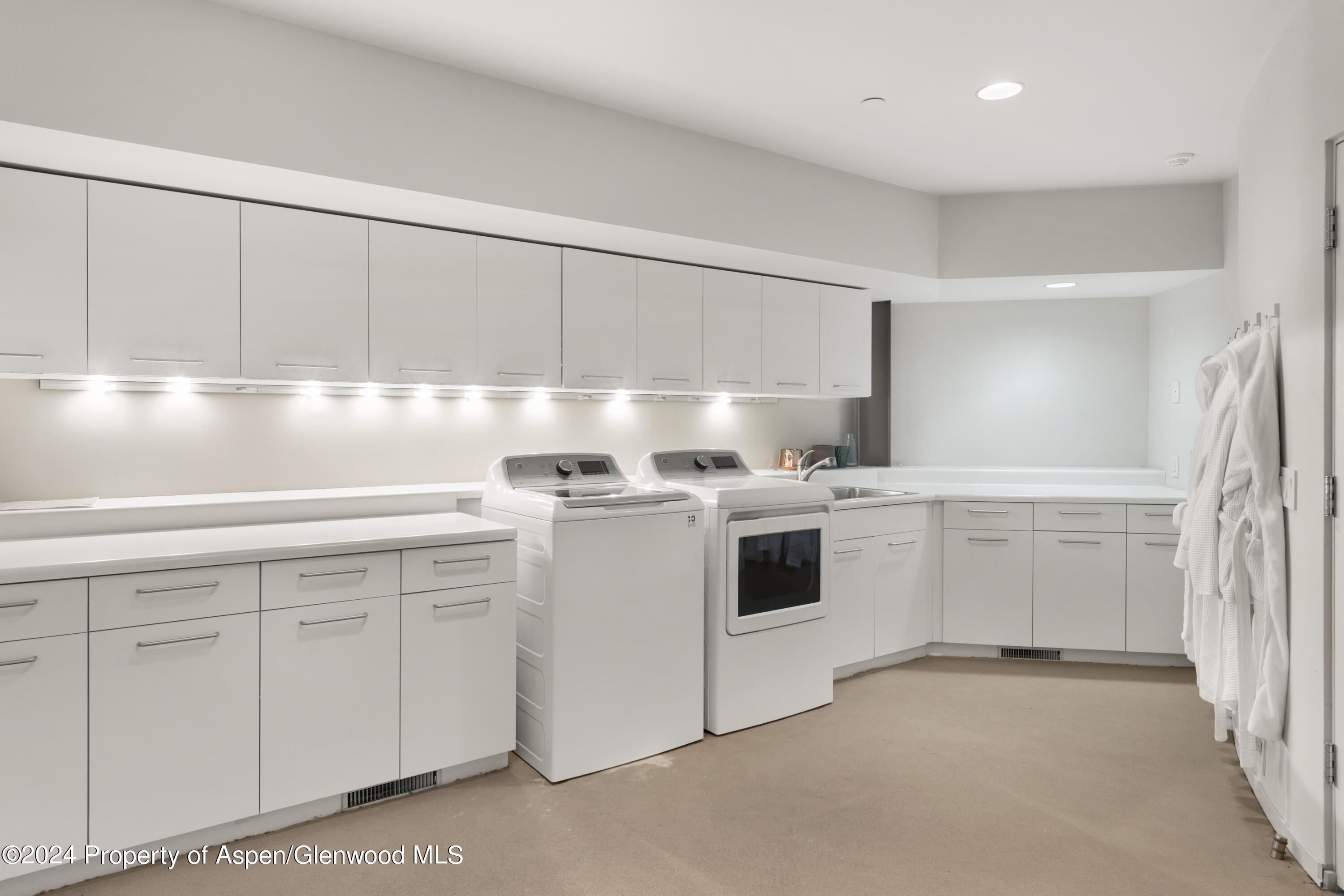 821 Cluny Road Property Photo 33