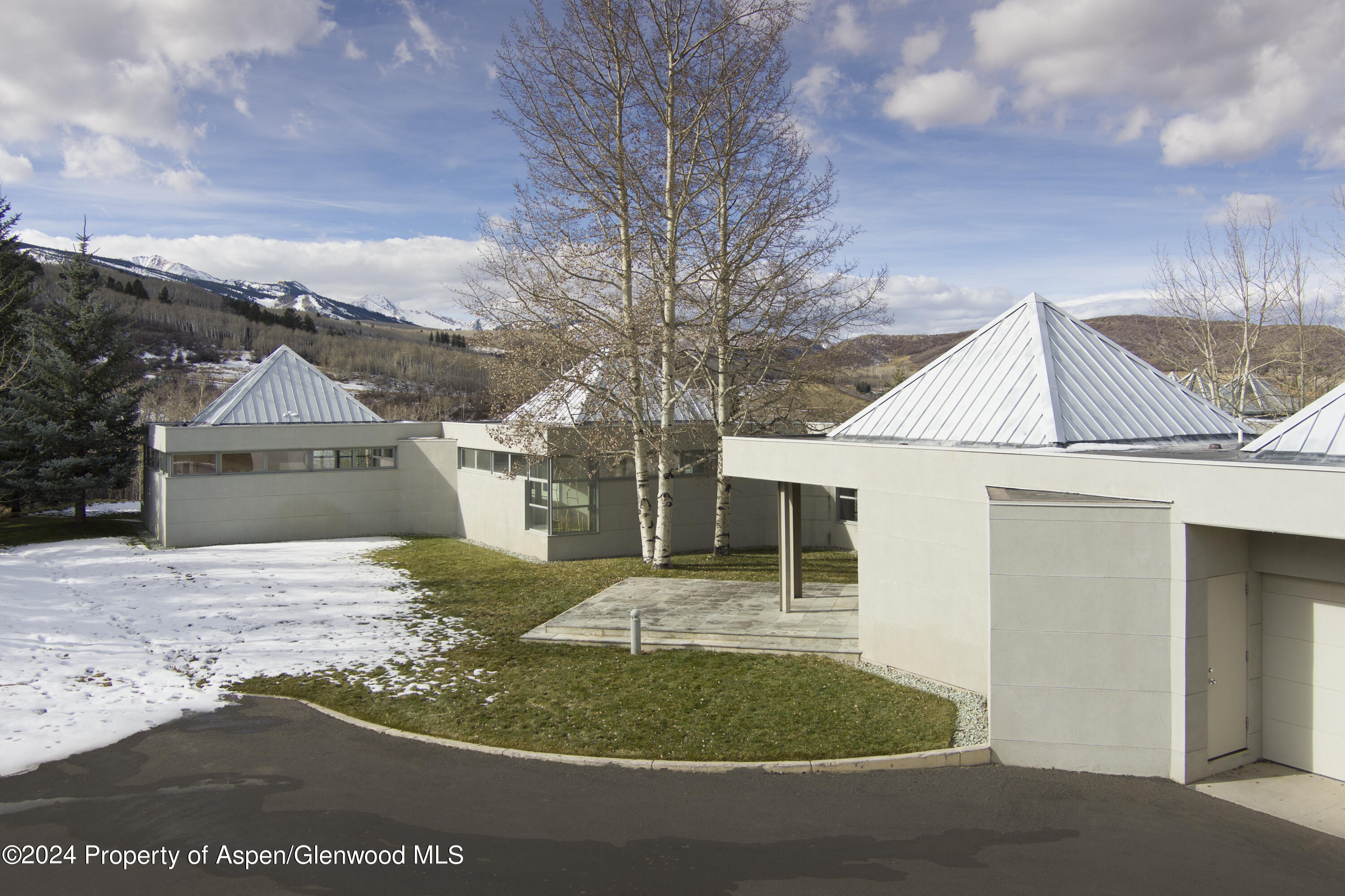 821 Cluny Road Property Photo 40