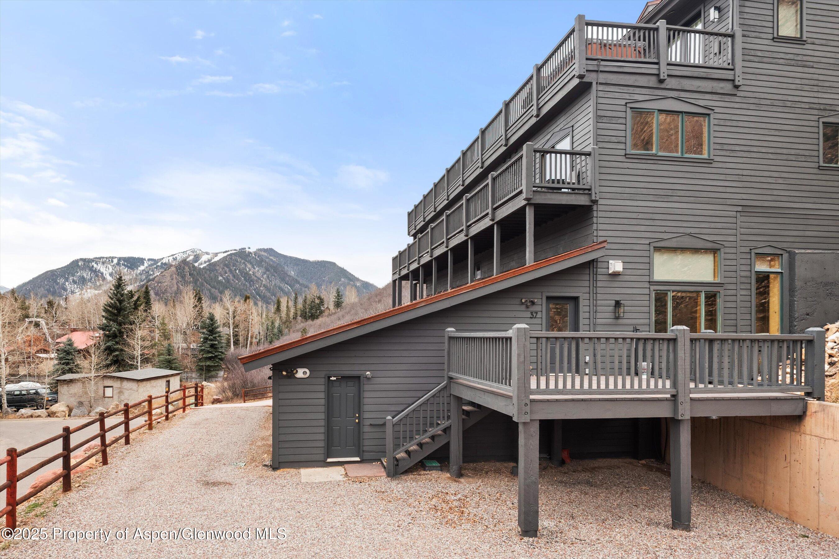 33 Pitkin Mesa Drive 37 Property Photo 1