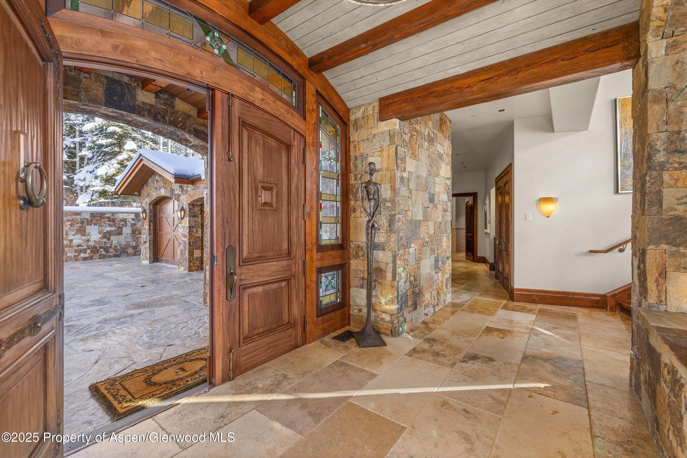 472 Thunderbowl Lane Property Photo 2