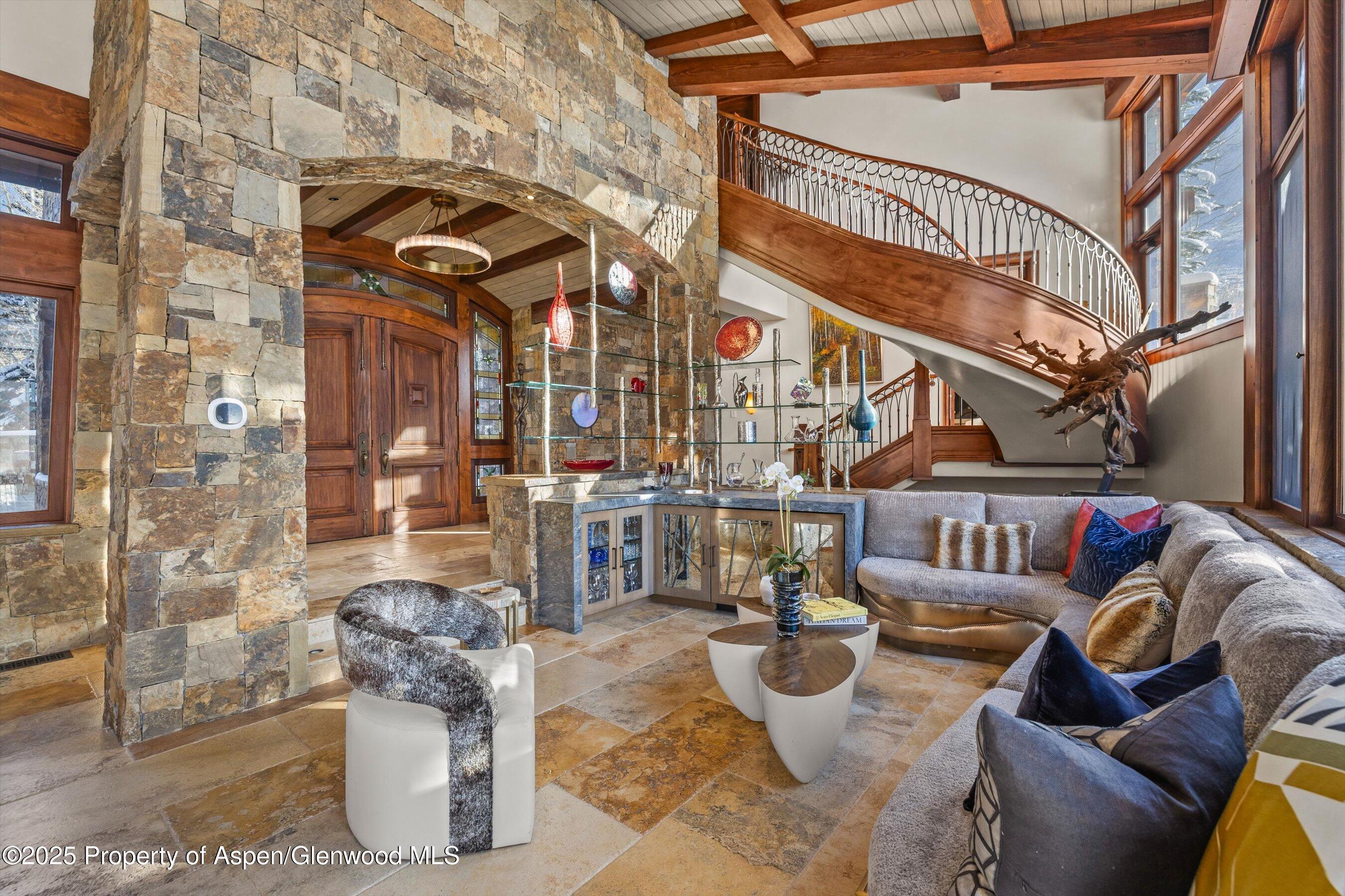 472 Thunderbowl Lane Property Photo 8