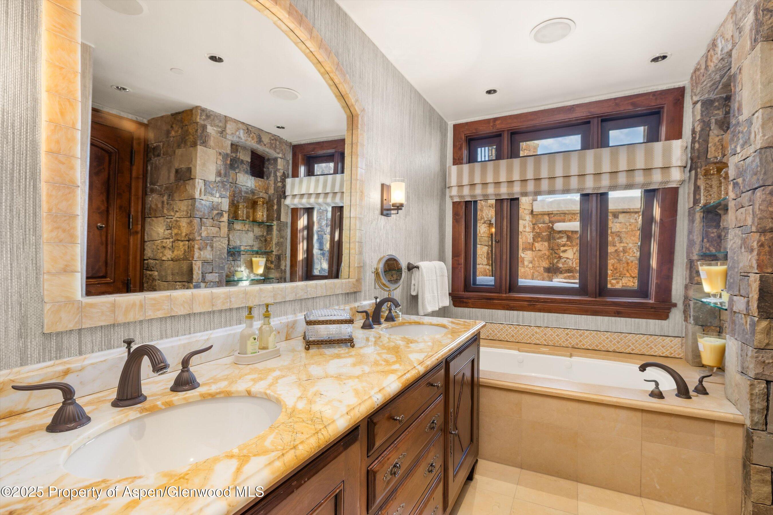 472 Thunderbowl Lane Property Photo 34