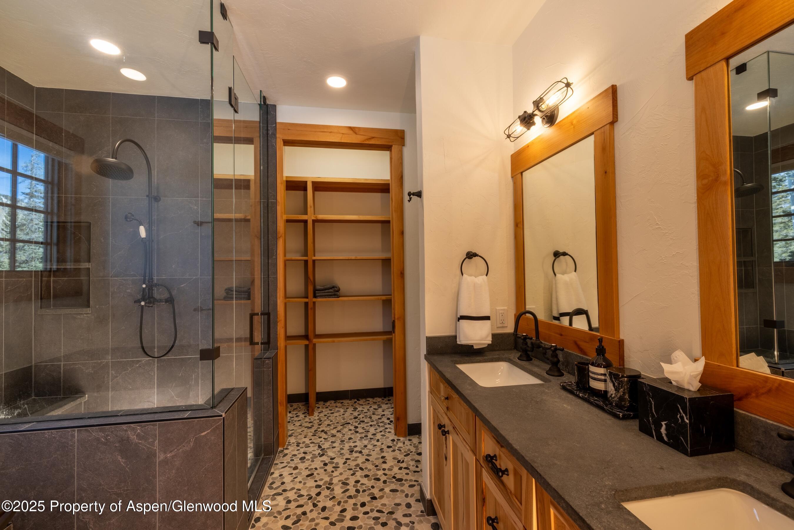 4901 Cimarron Mountain Road Property Photo 14