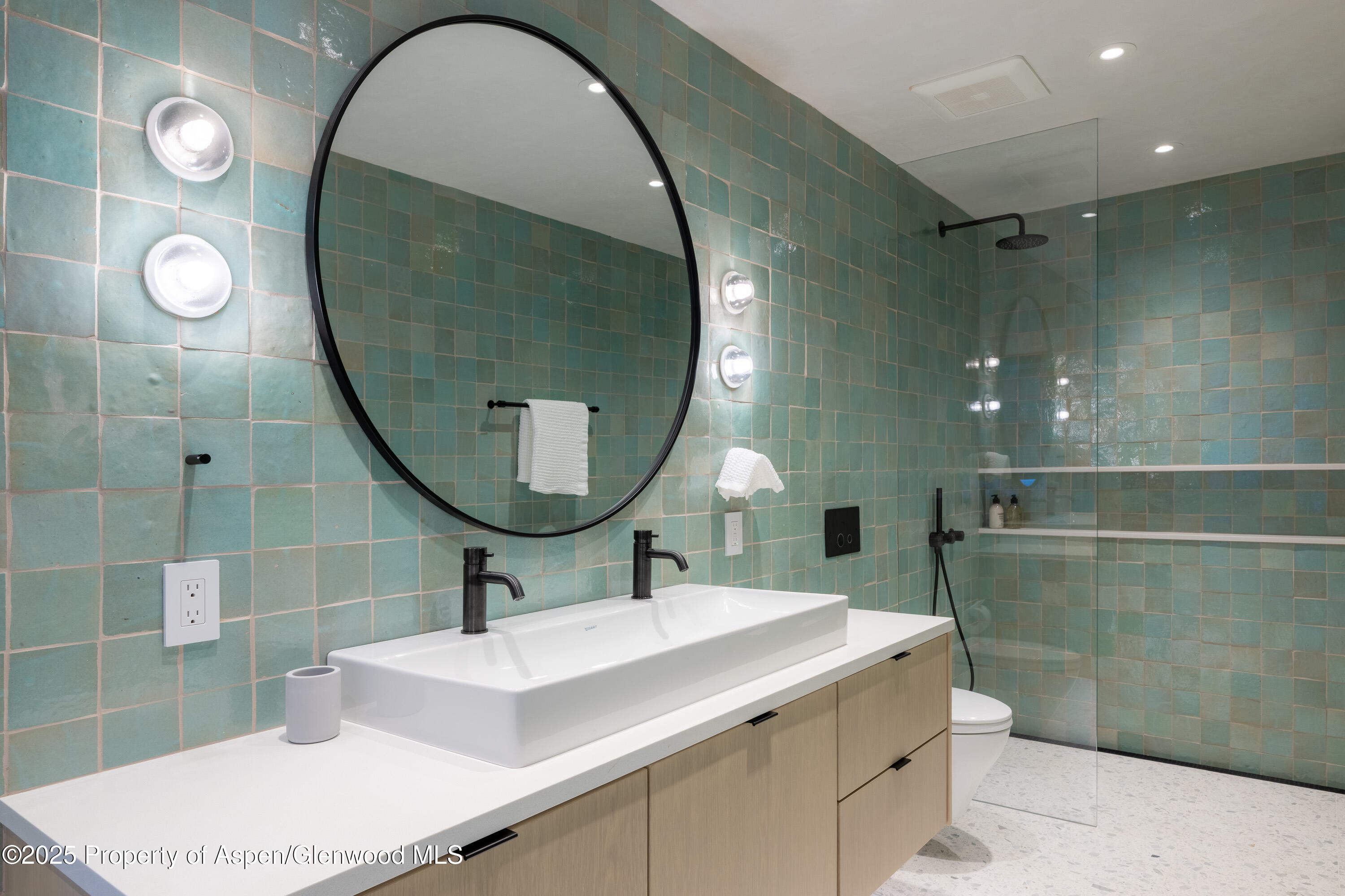 609 W Francis Street Property Photo 33