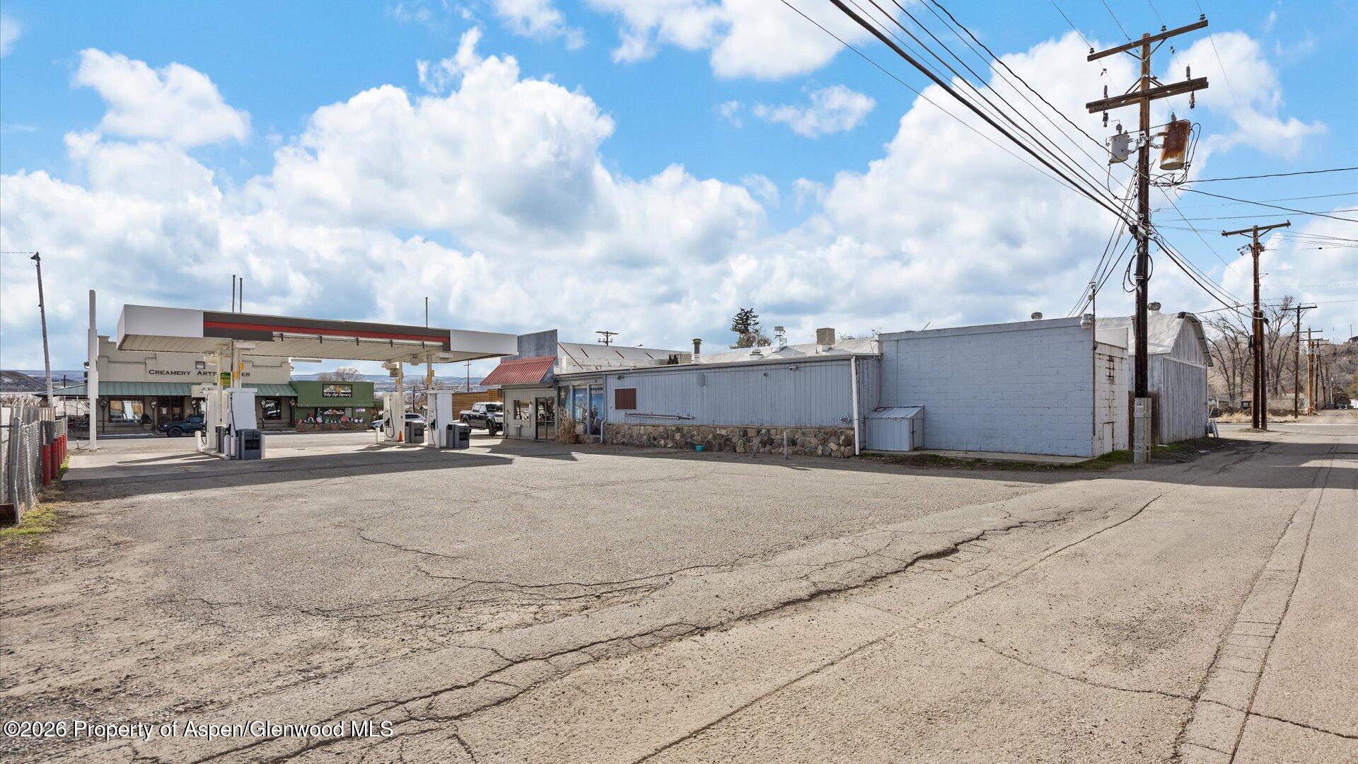 180 W Bridge Street Property Photo 5